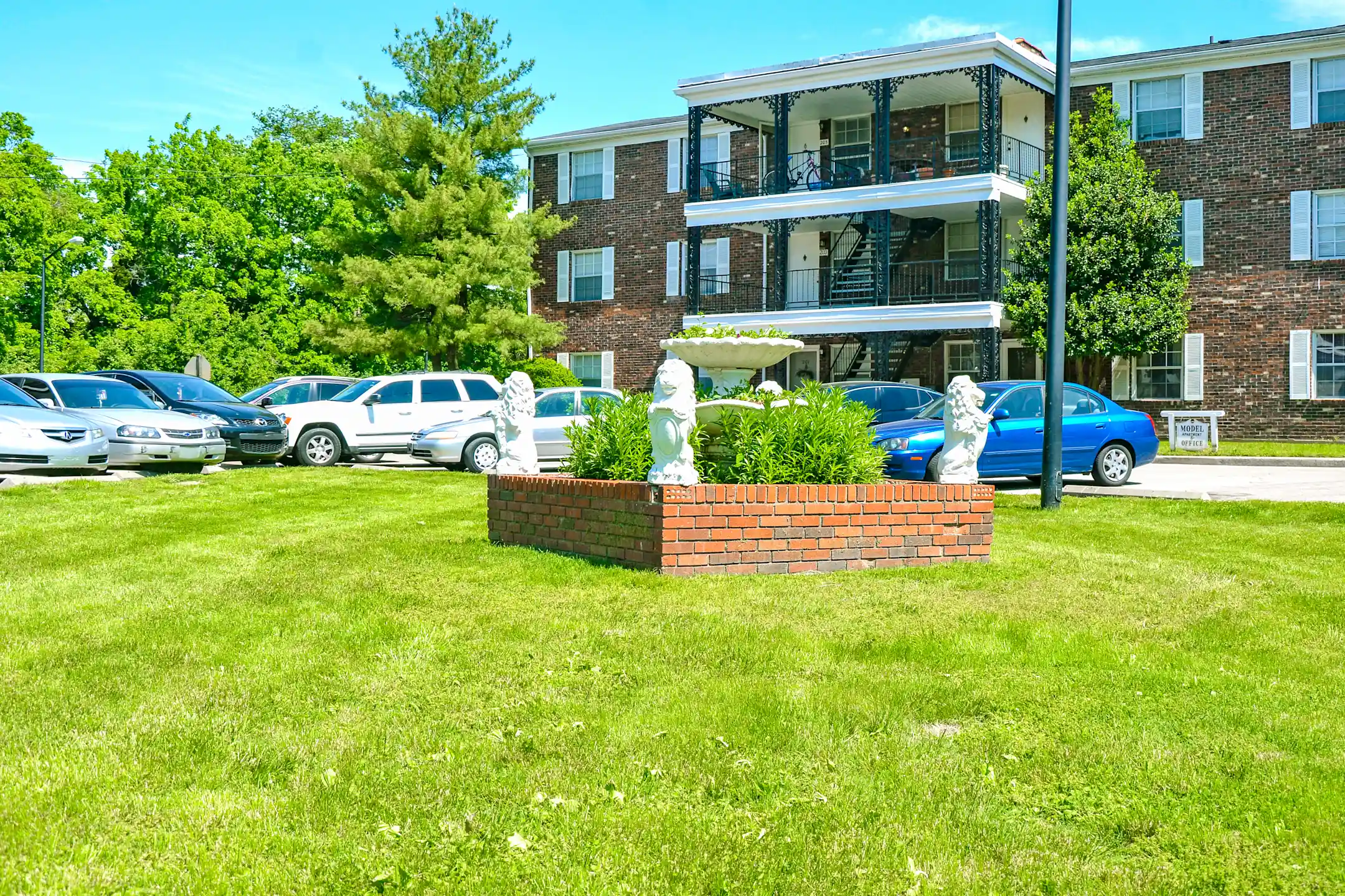 Whispering Hills Southeast Apartments Louisville, KY 40219