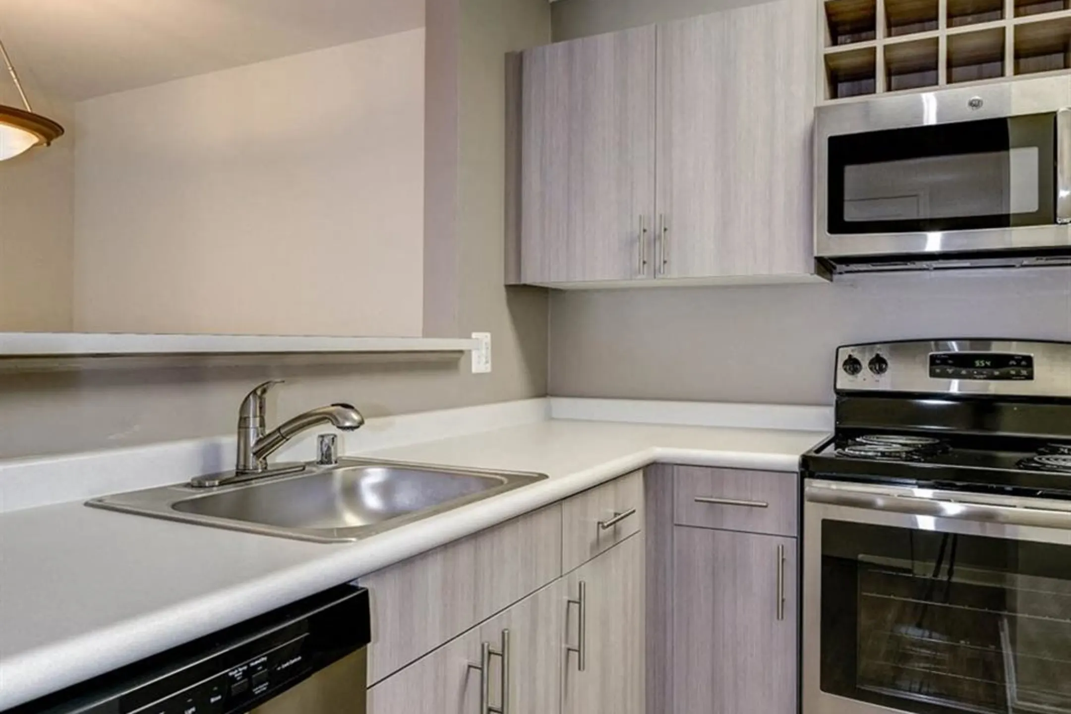 Henley at Kingstowne 7150 Rock Ridge Ln Alexandria, VA Apartments