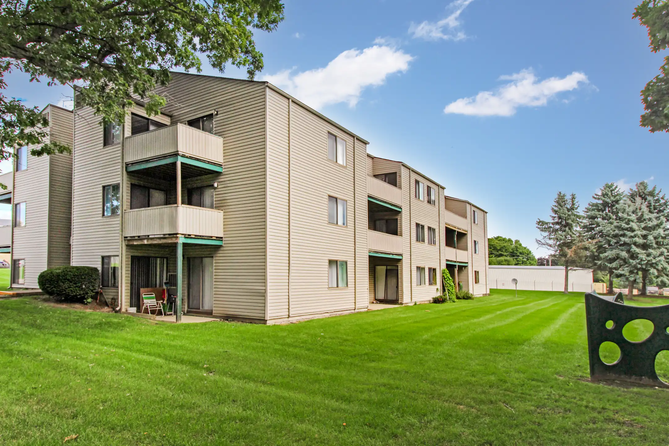 Pine Hill Apartments 307 Holly Hills Dr Howell, MI Apartments for