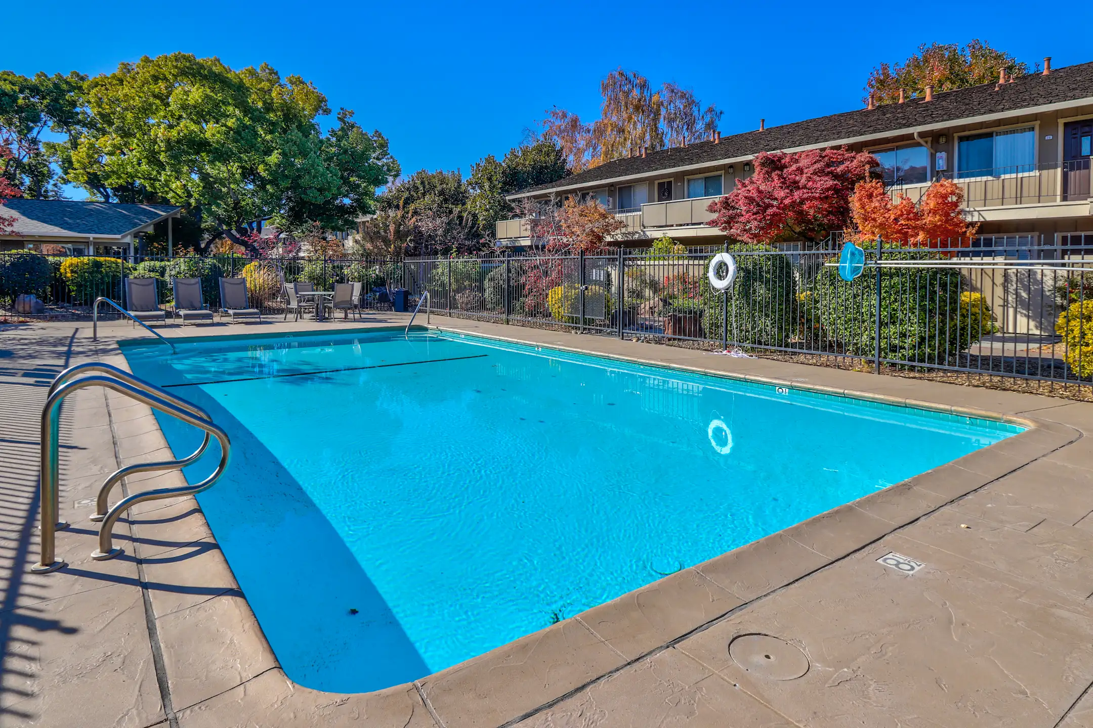 Los Gatos Gardens 14850 Oka Rd Los Gatos, CA Apartments for Rent