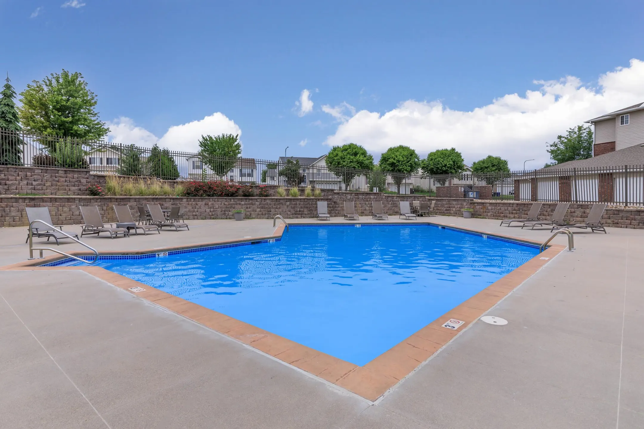 Springhill Ridge Apartments Omaha, NE 68136