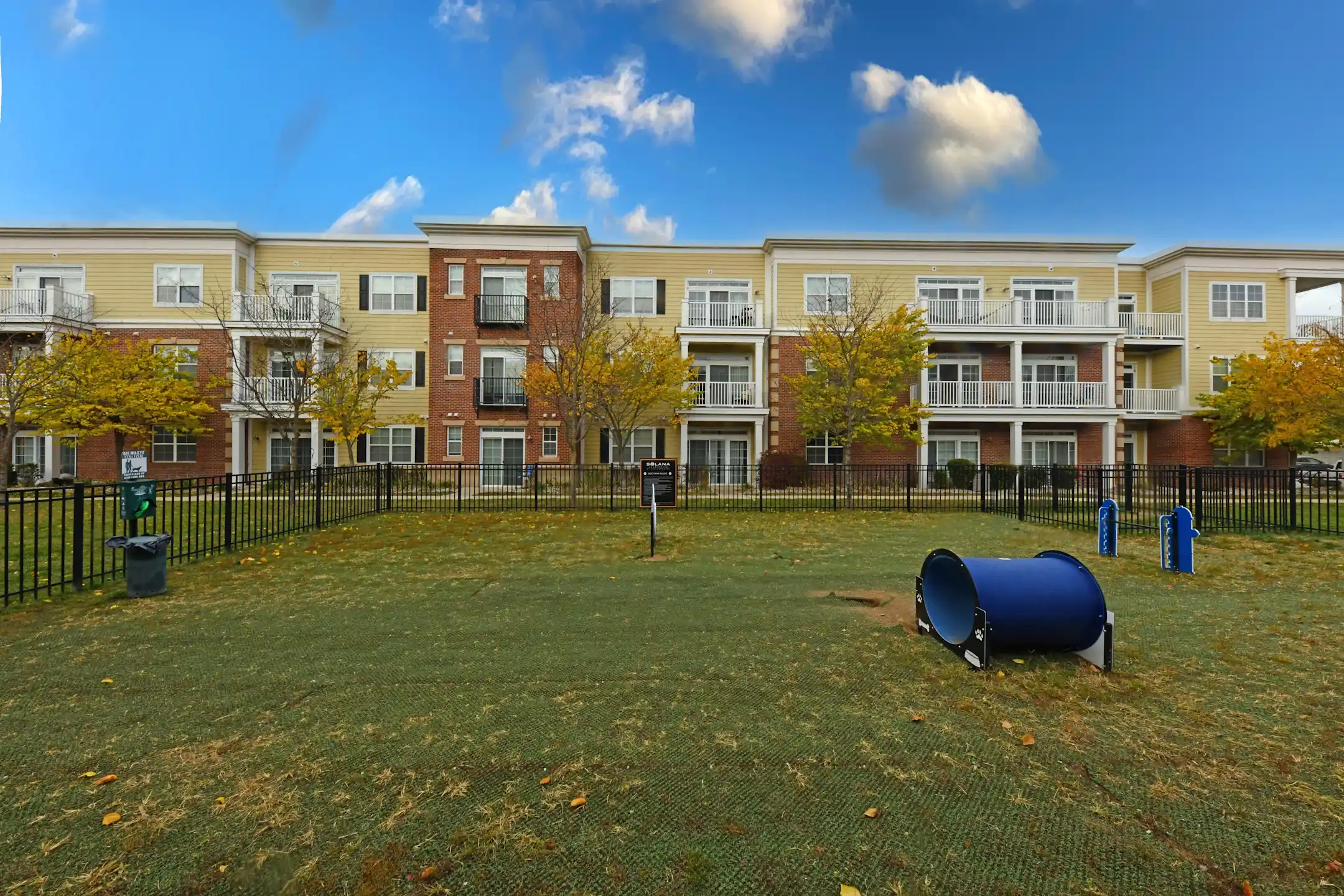Building - Solana Apartments At The Crossing - Indianapolis, IN