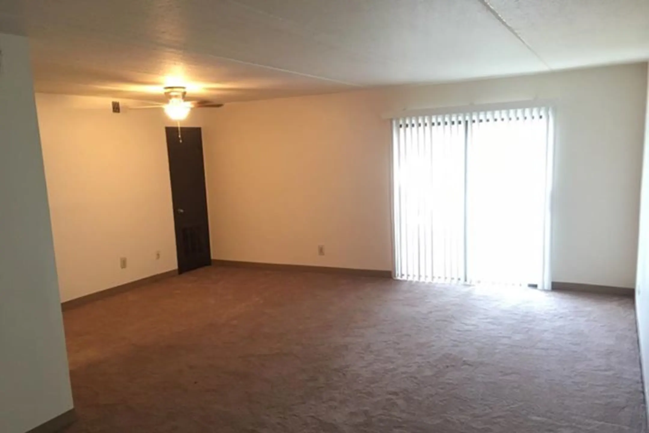 Maiden Square Apartments 920 E Maiden St Washington, PA Apartments