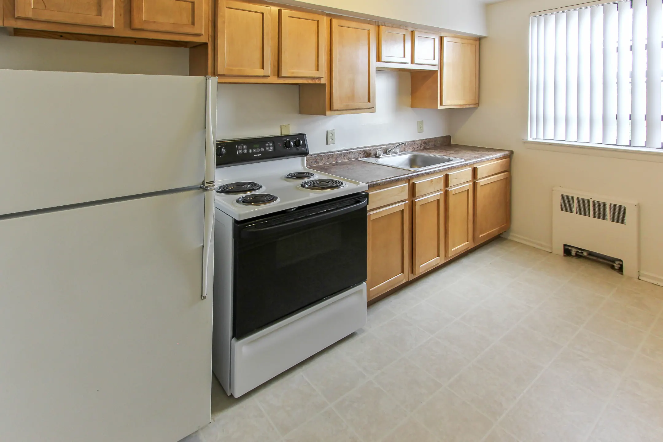 Kitchen - Loudon Arms Apartments - Albany, NY