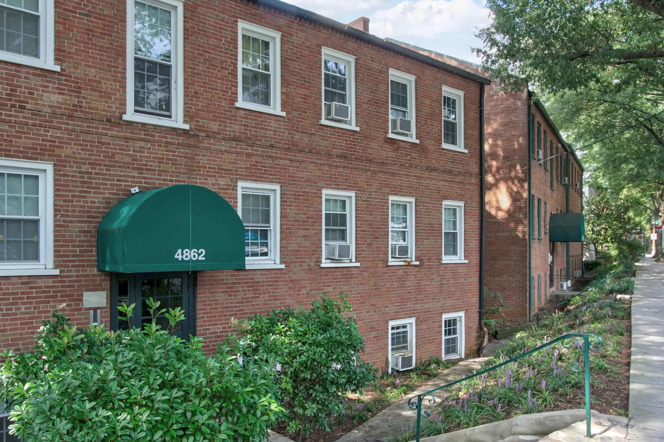 MacArthur Boulevard Apartments 4850 MacArthur Boulevard, NW