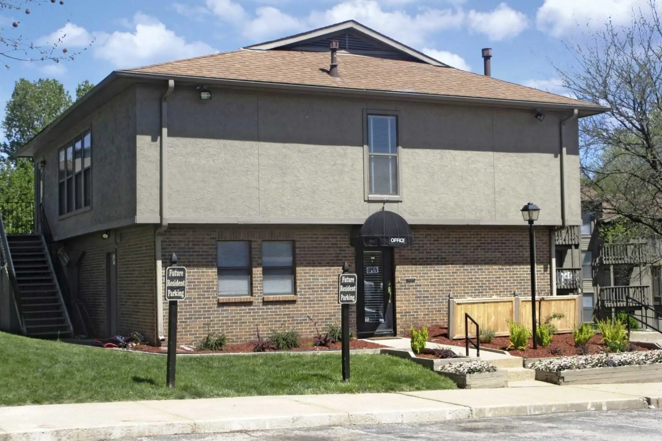 Building - Polo Run Apartments - Kansas City, MO