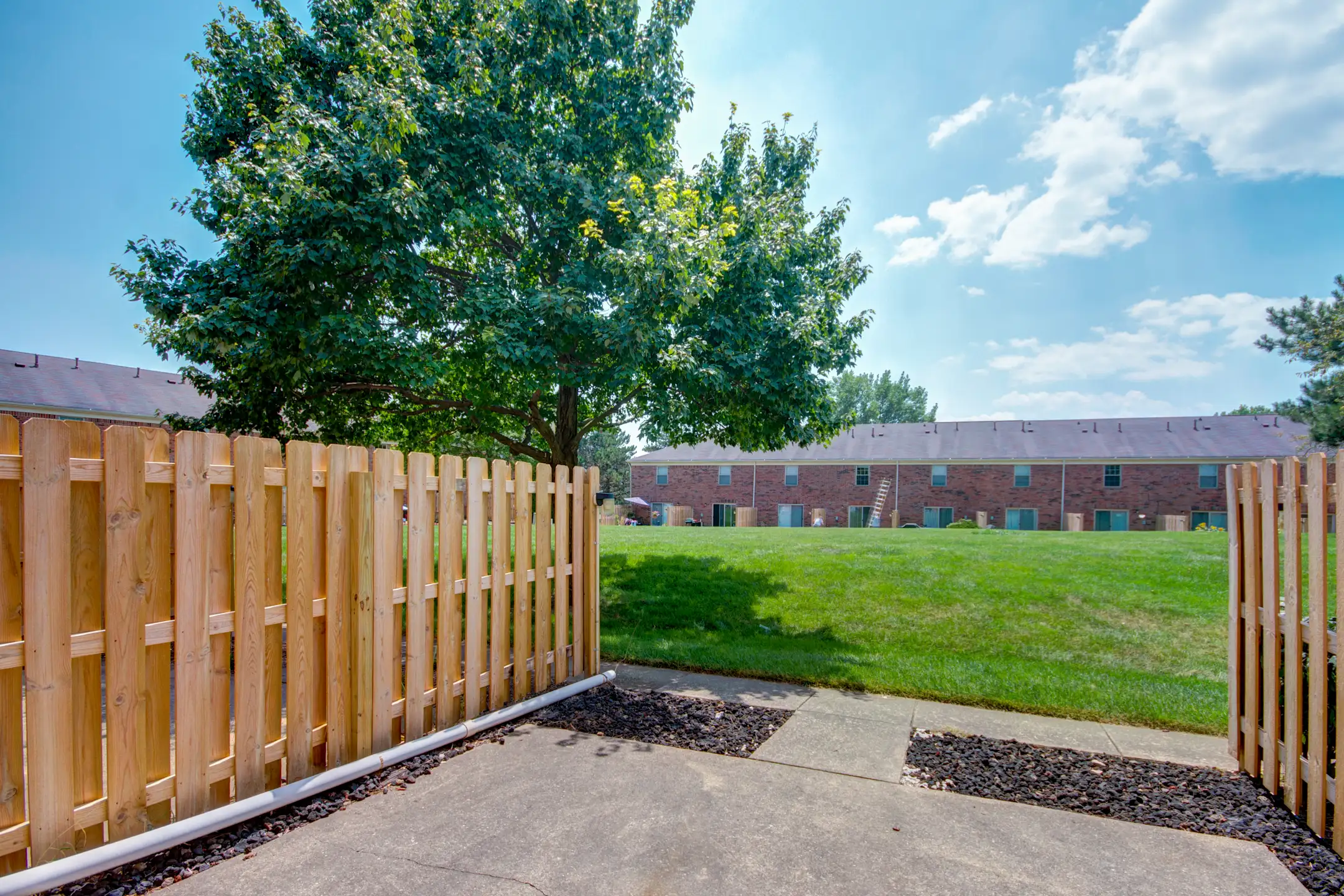 Greenwood Oaks Apartments Greenwood, IN 46143