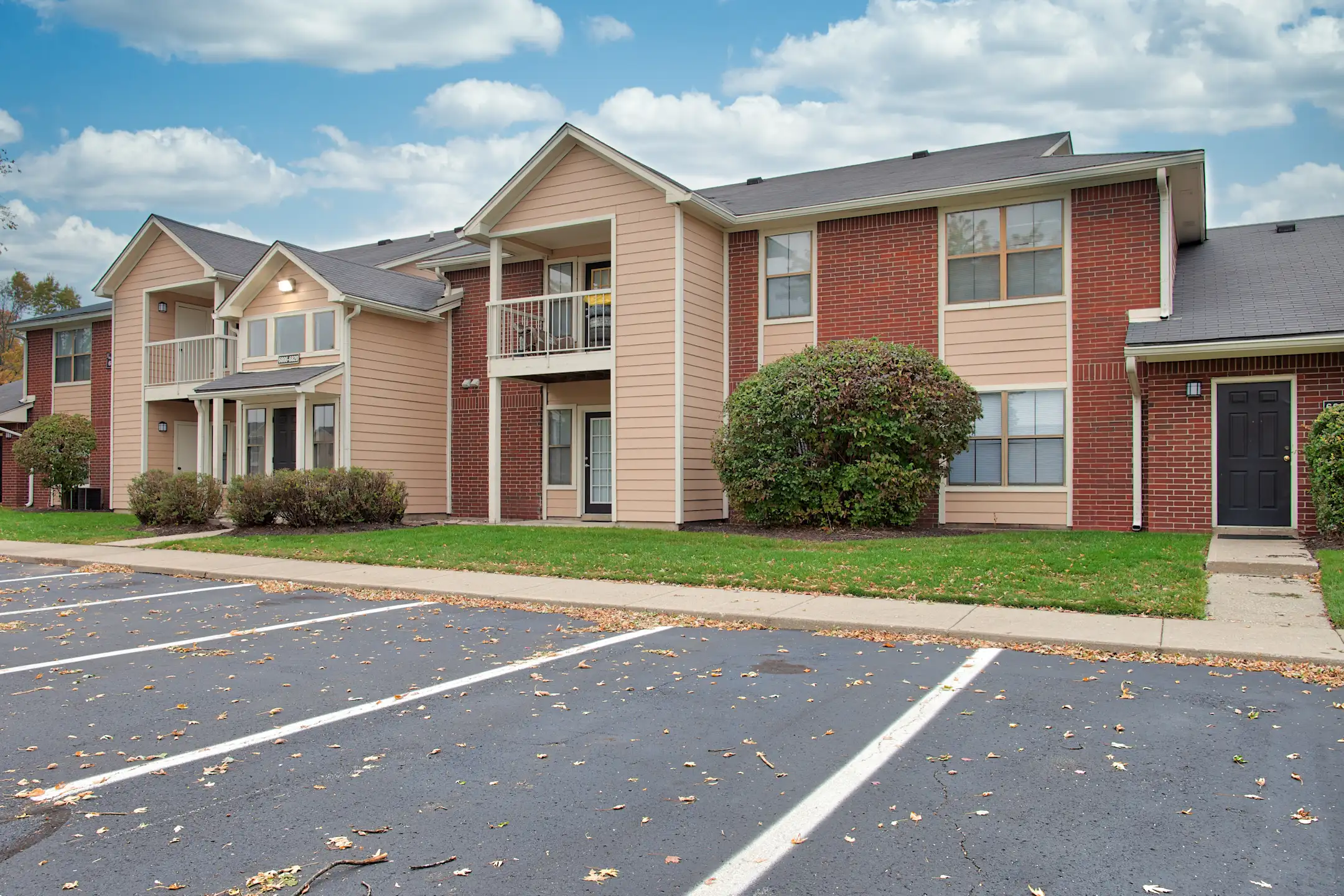 Oaks of Eagle Creek Apartment Homes 5483 Holly Springs Dr W