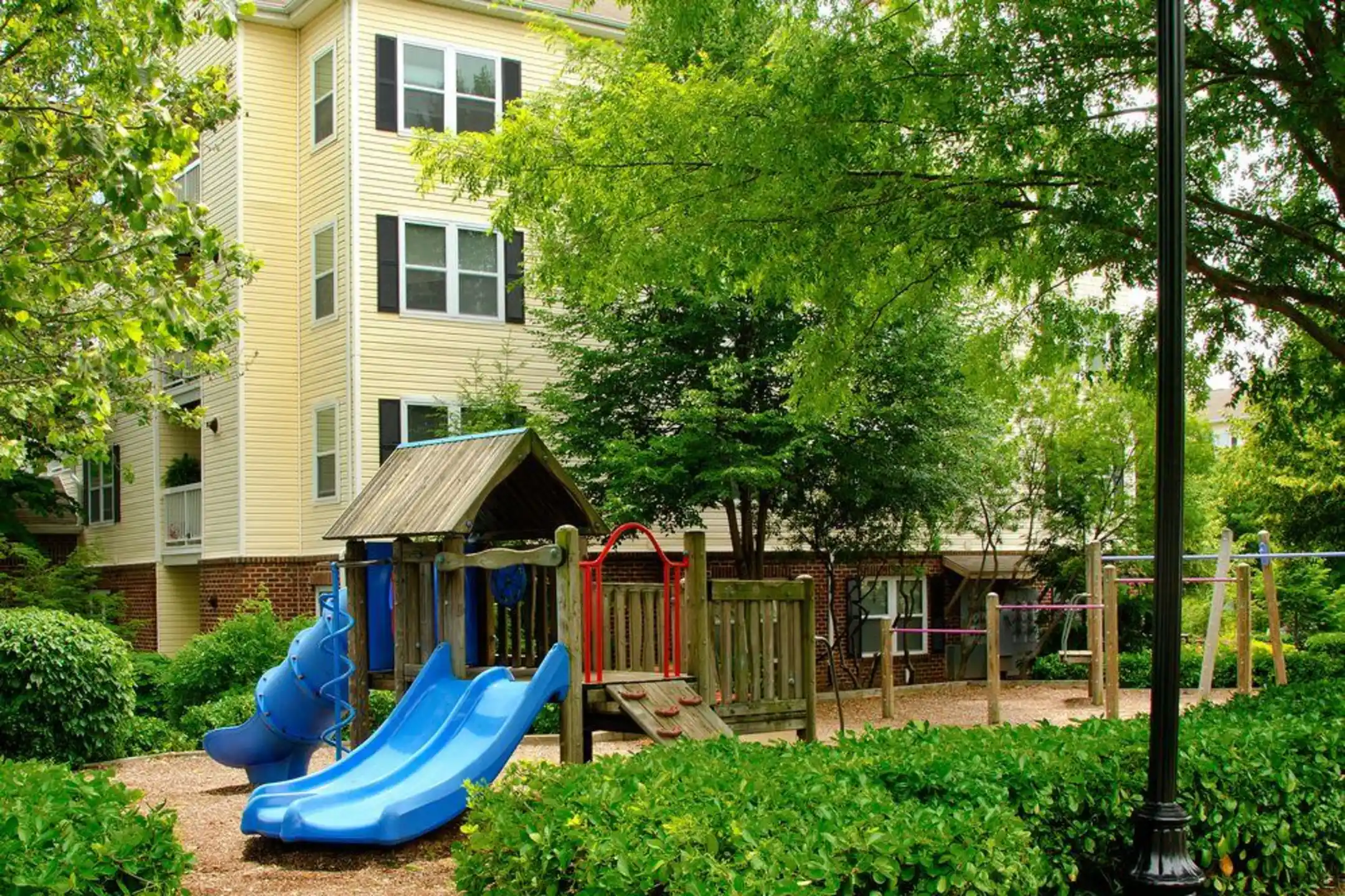 eaves Washingtonian Center Apartments Gaithersburg, MD 20878