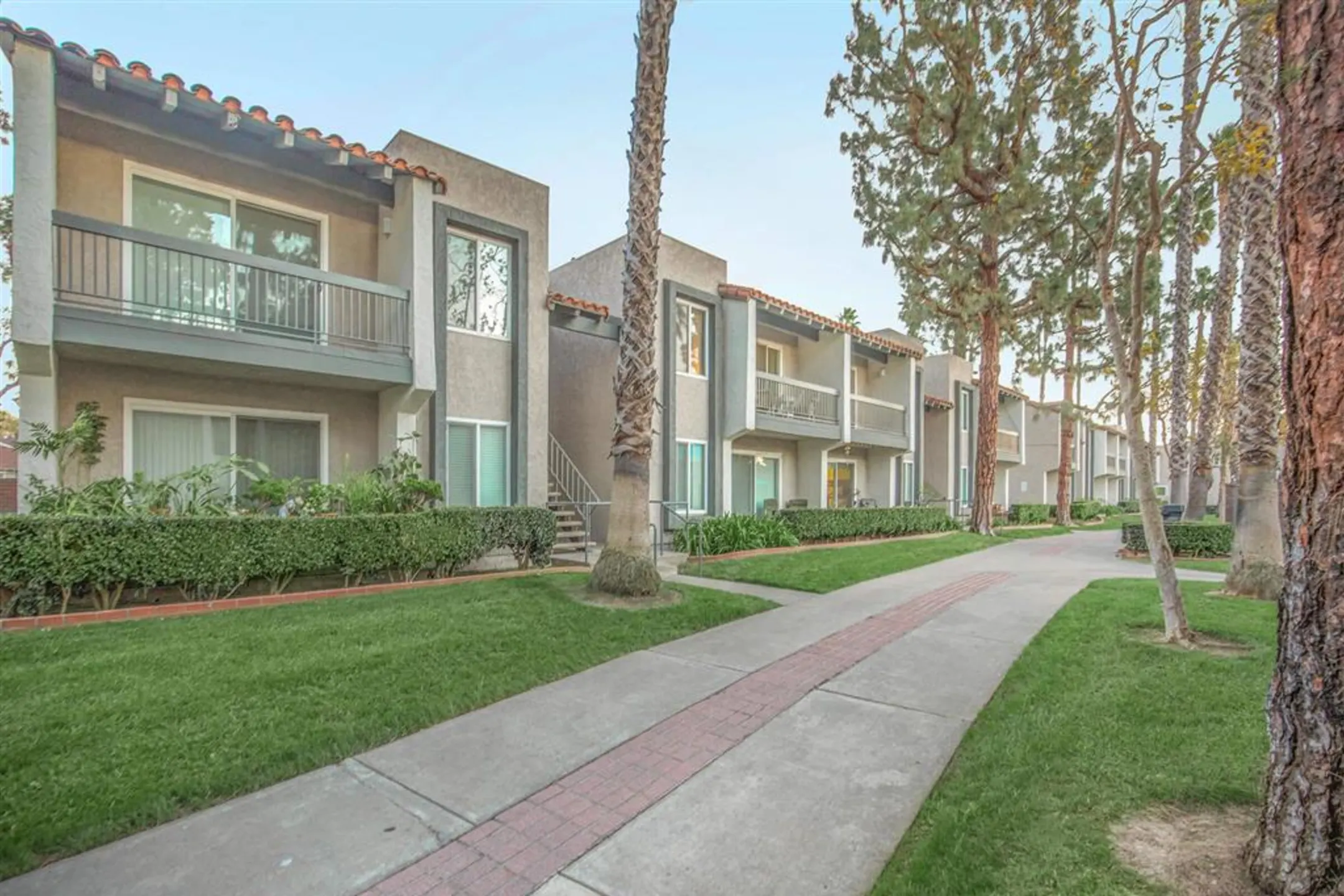 La Veta Grand 401 W La Veta Ave Orange, CA Apartments for Rent Rent.