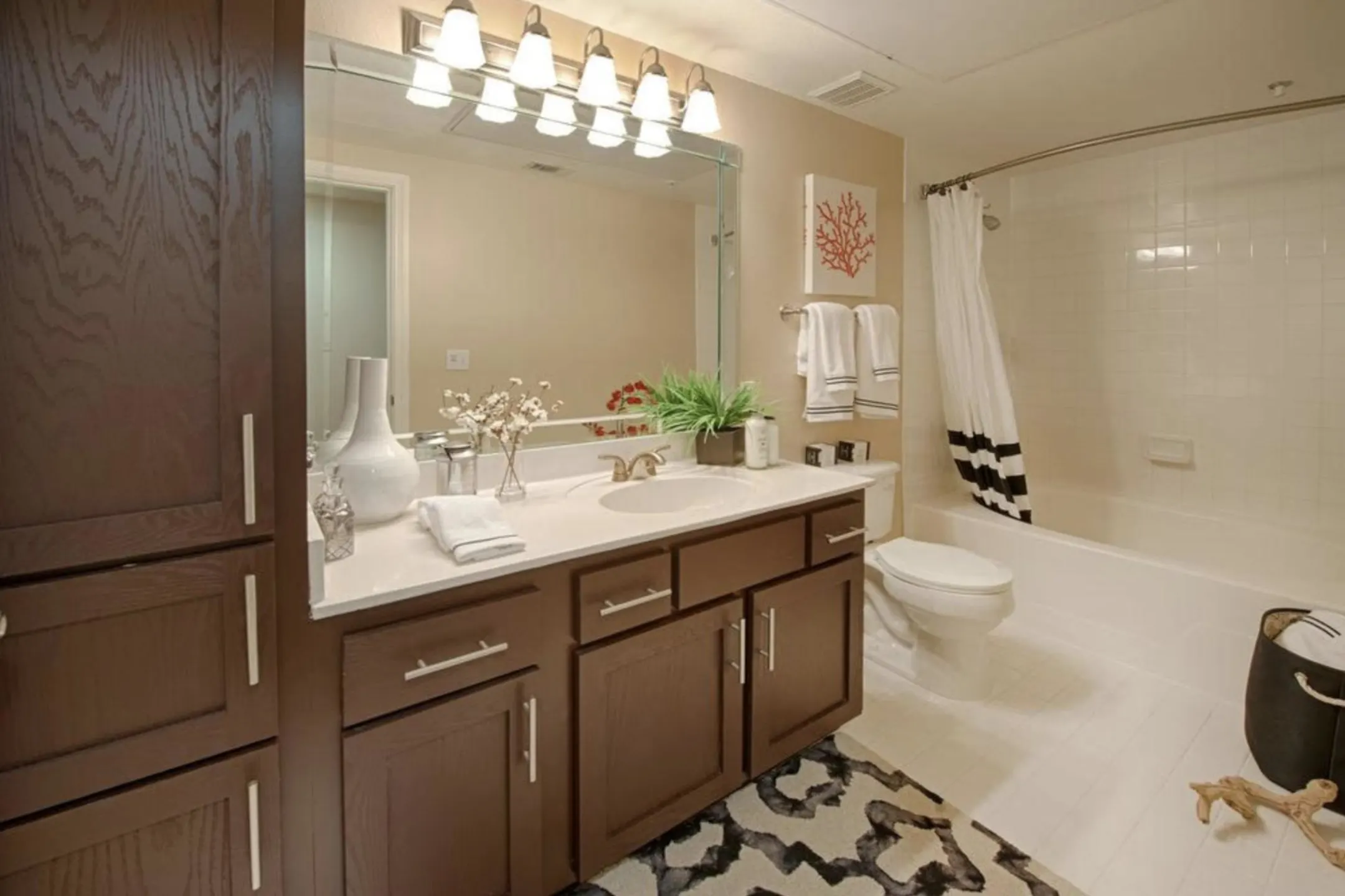 Bathroom - 77008 Luxury Properties - Houston, TX