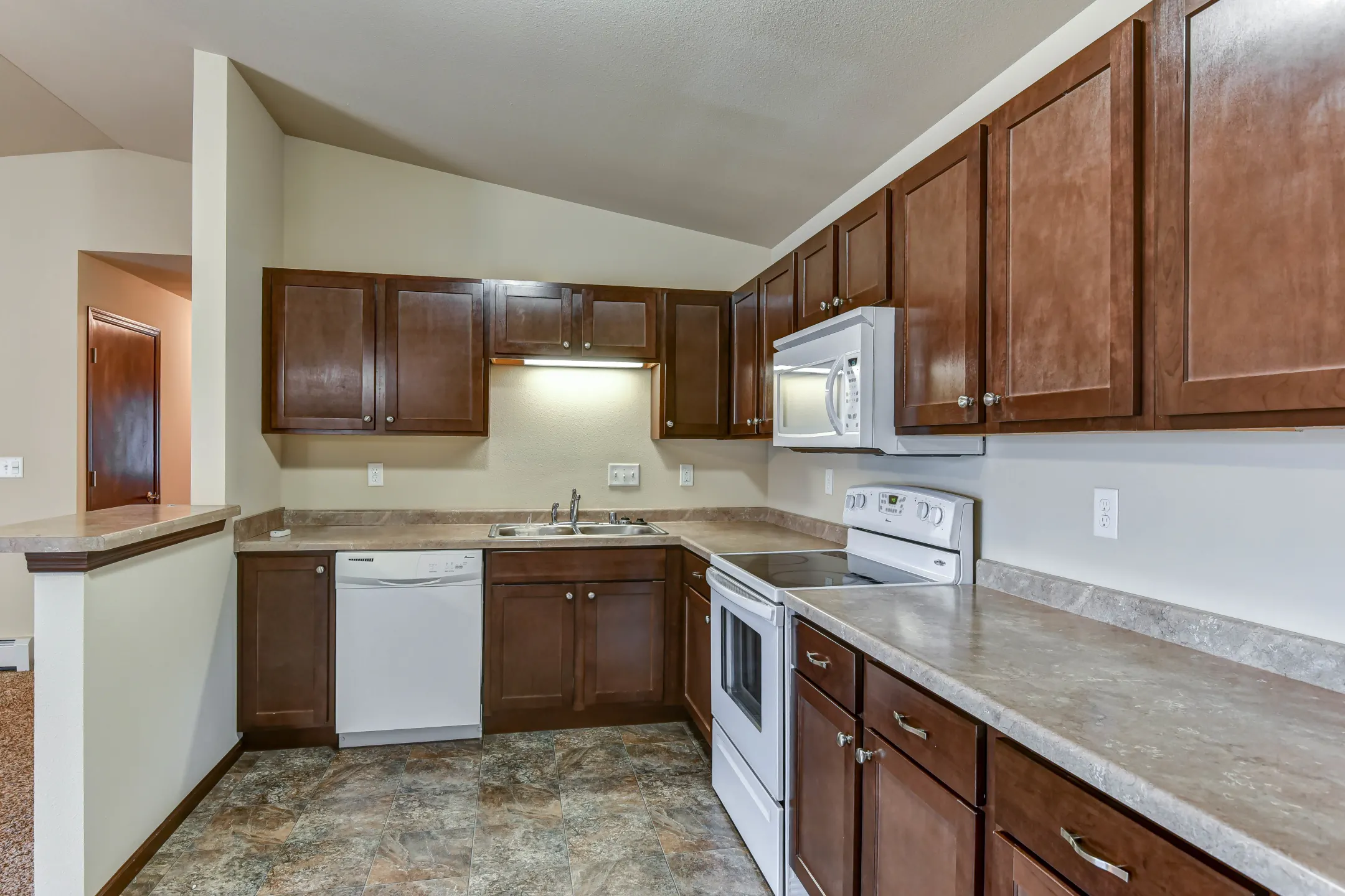 Spring Lake Apartments - Beaver Dam, WI 53916