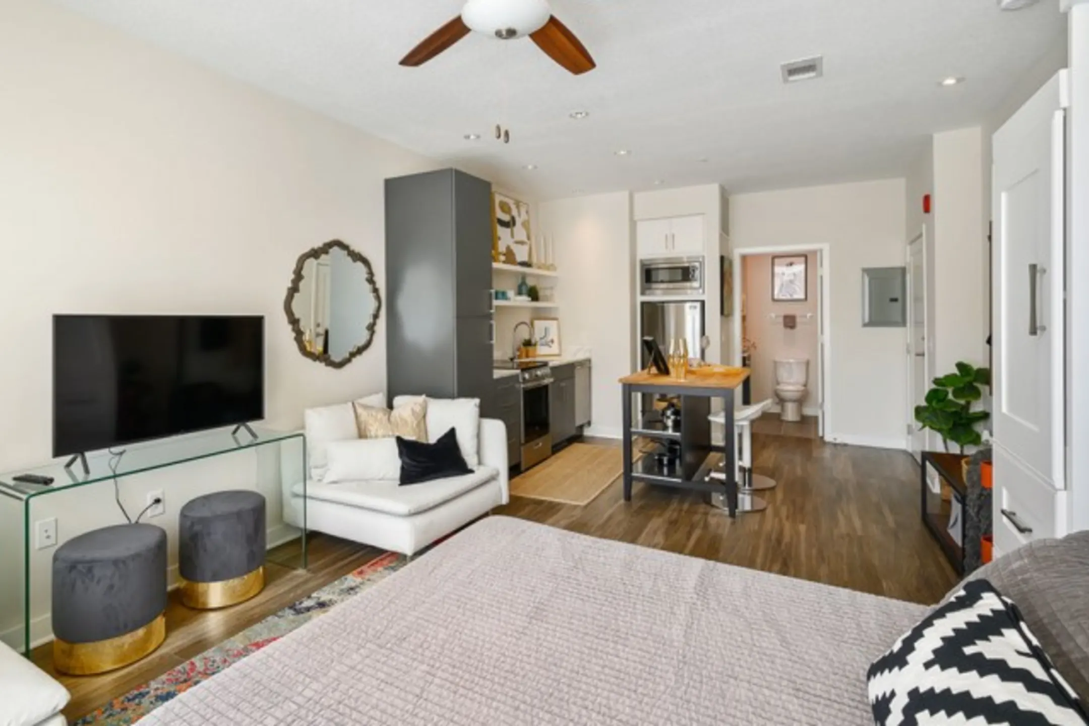 Living Room - The District Flats - Lenexa, KS
