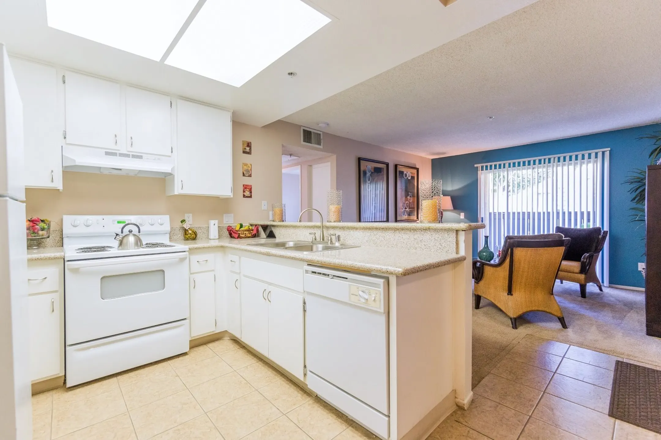 Maple Hill Village Apartments Fontana, CA 92335