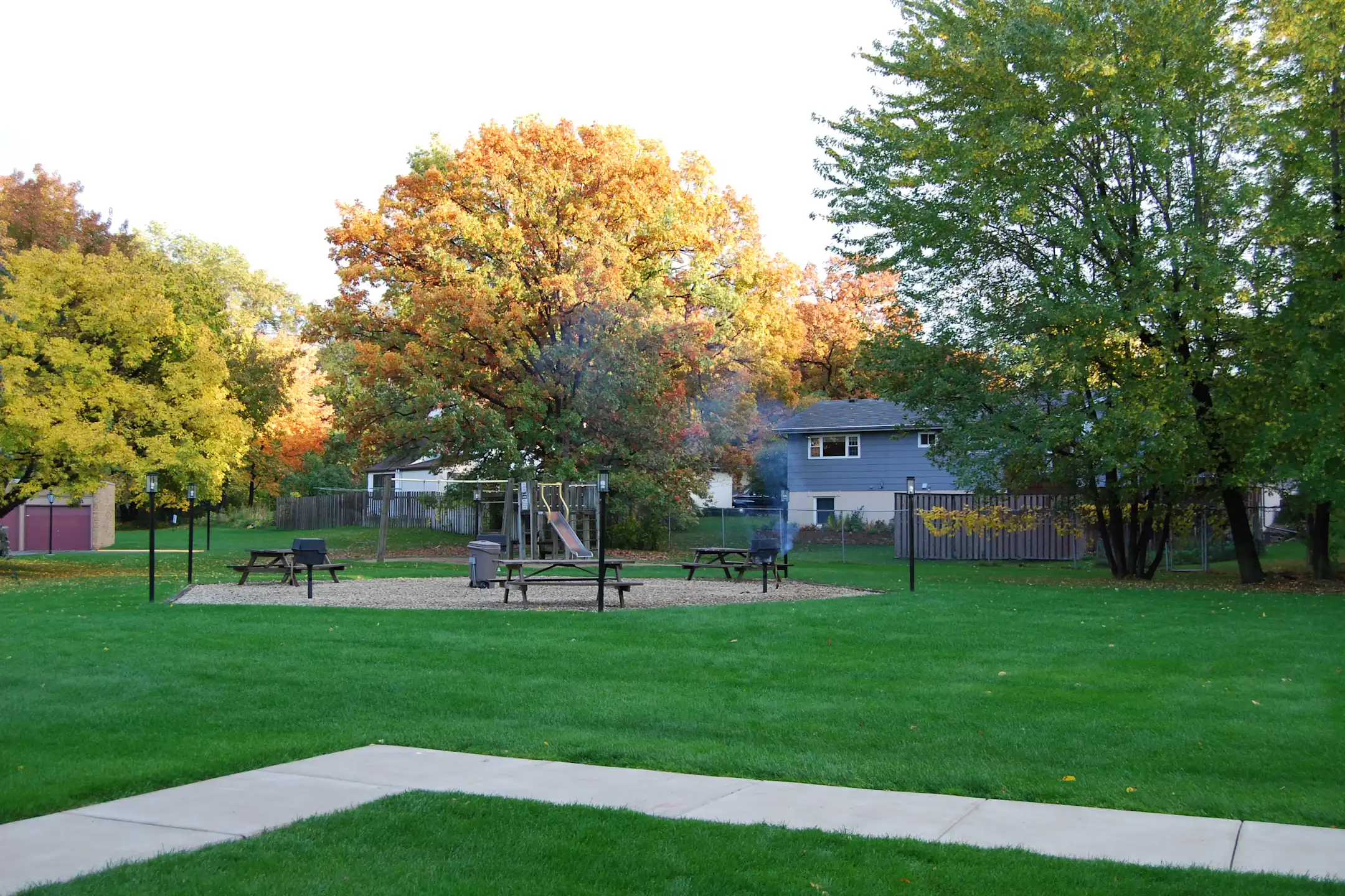 Silver Oaks Court Apartments Apartments New Brighton, MN 55112