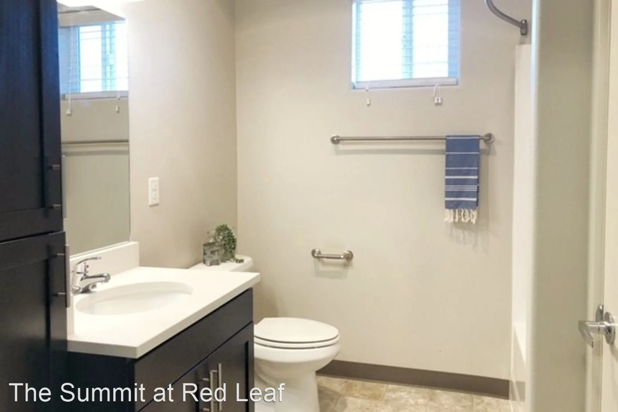 Bathroom - The Summit at Red Leaf - Salem, OR