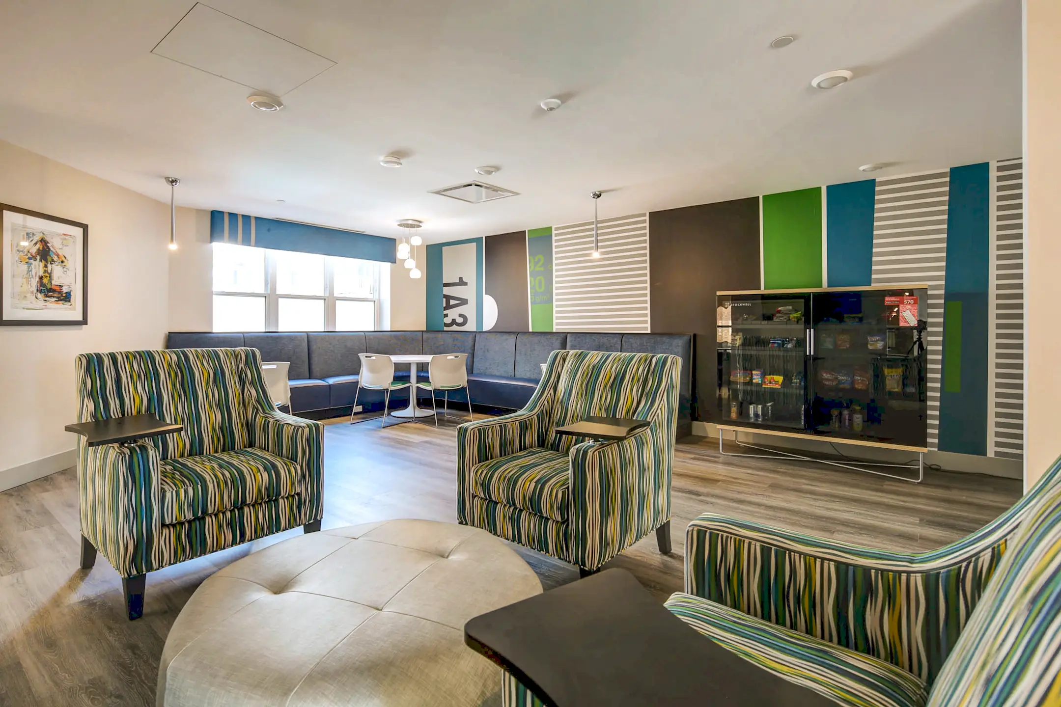 Buckingham Place Apartments Des Plaines, IL 60016