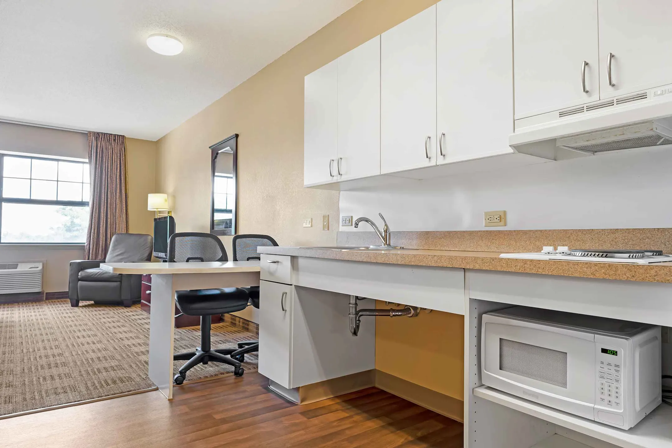Kitchen - Furnished Studio - Chicago - Burr Ridge - Burr Ridge, IL