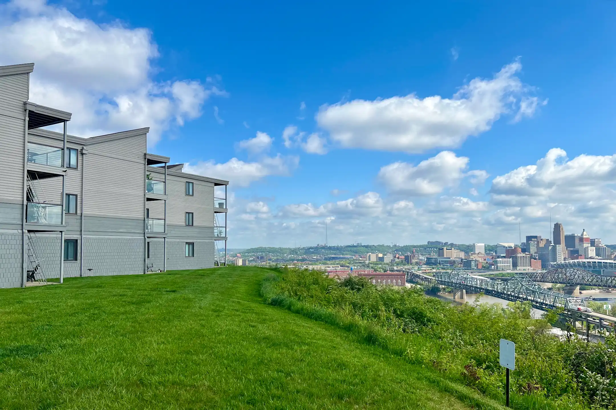 The Bluffs at Devou Park 100 Winding Way Covington, KY Apartments