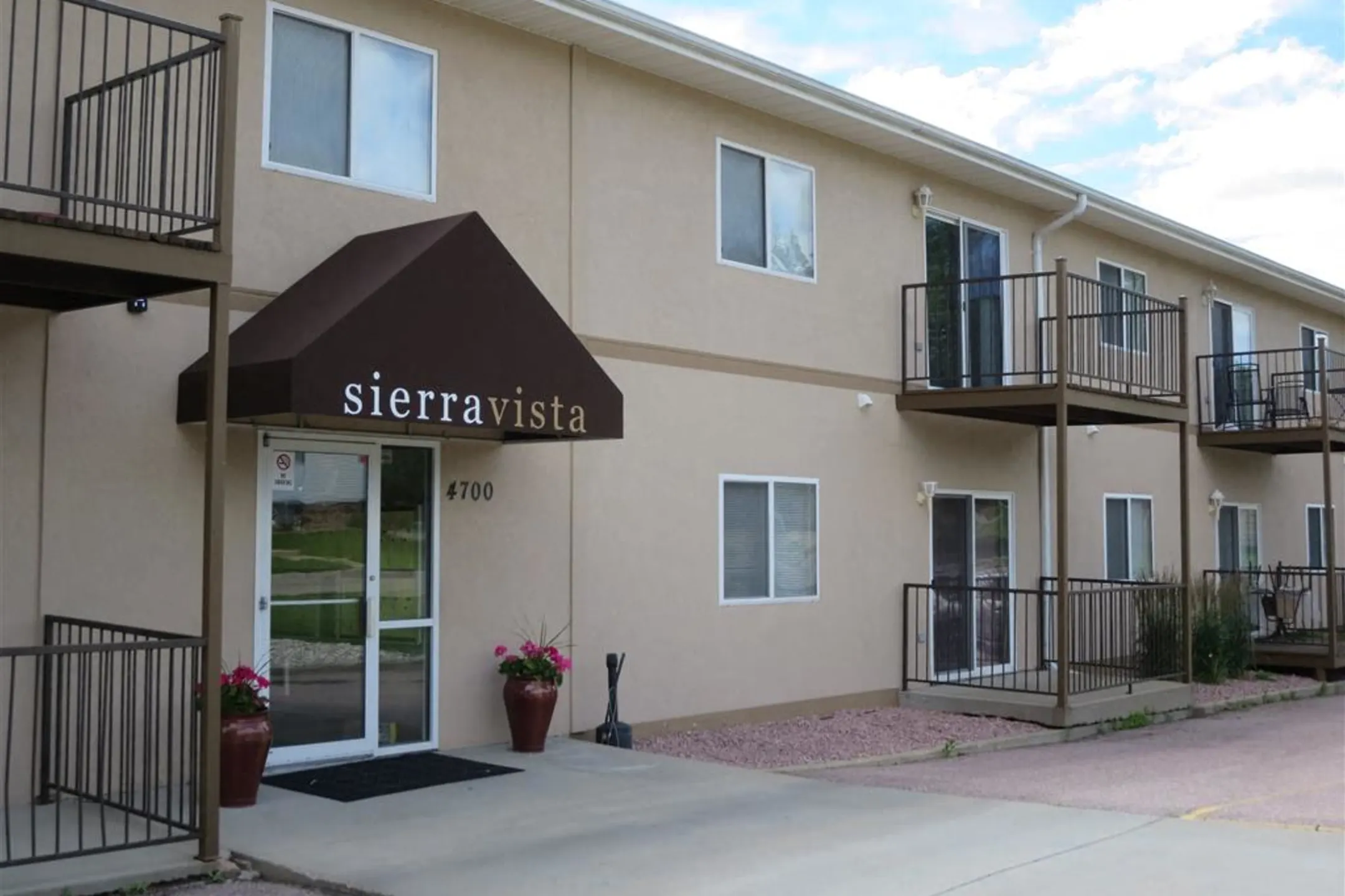 Building - Sierra Vista Apartments - Sioux Falls, SD
