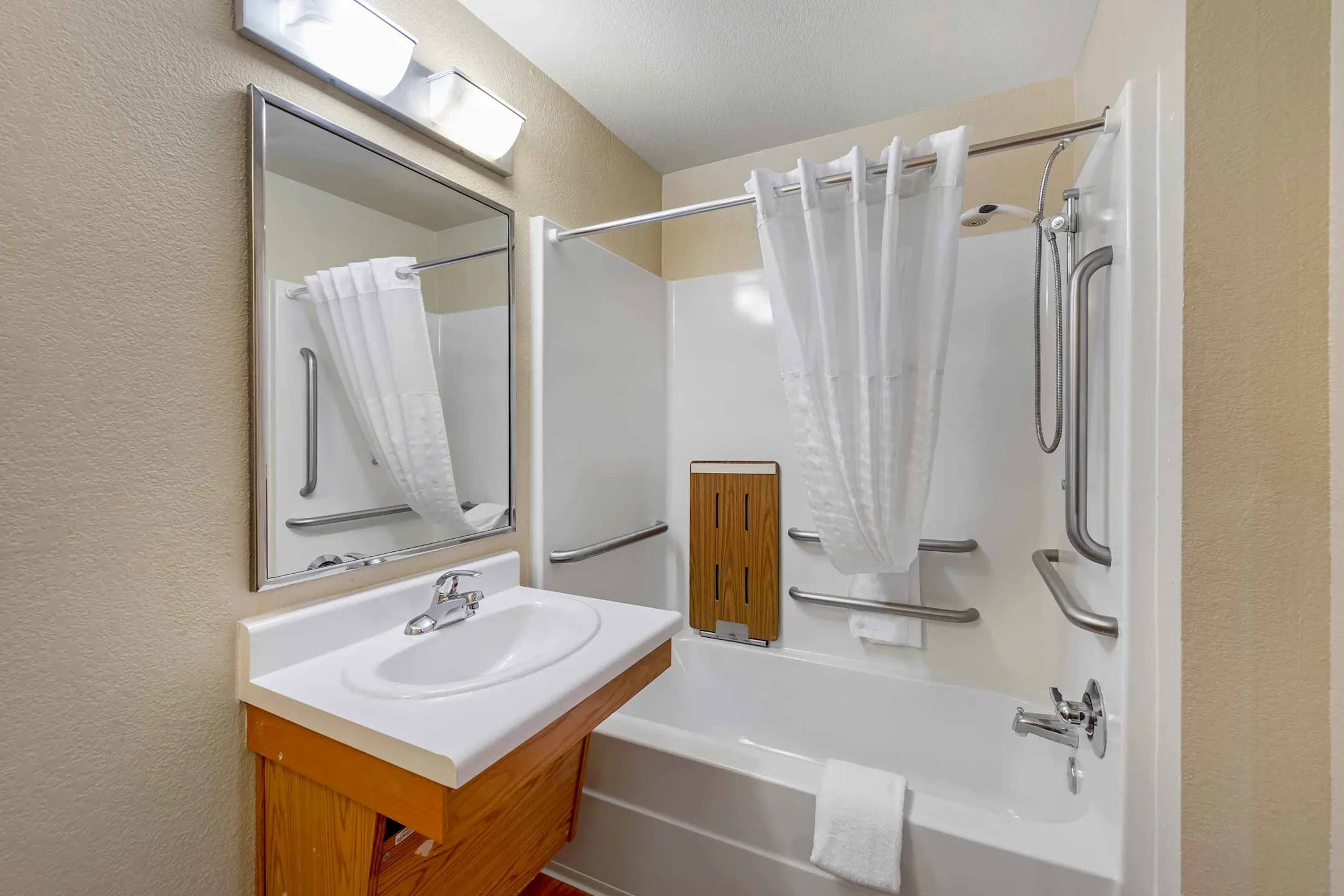 Bathroom - Furnished Studio - Shreveport - Bossier City - Bossier City, LA