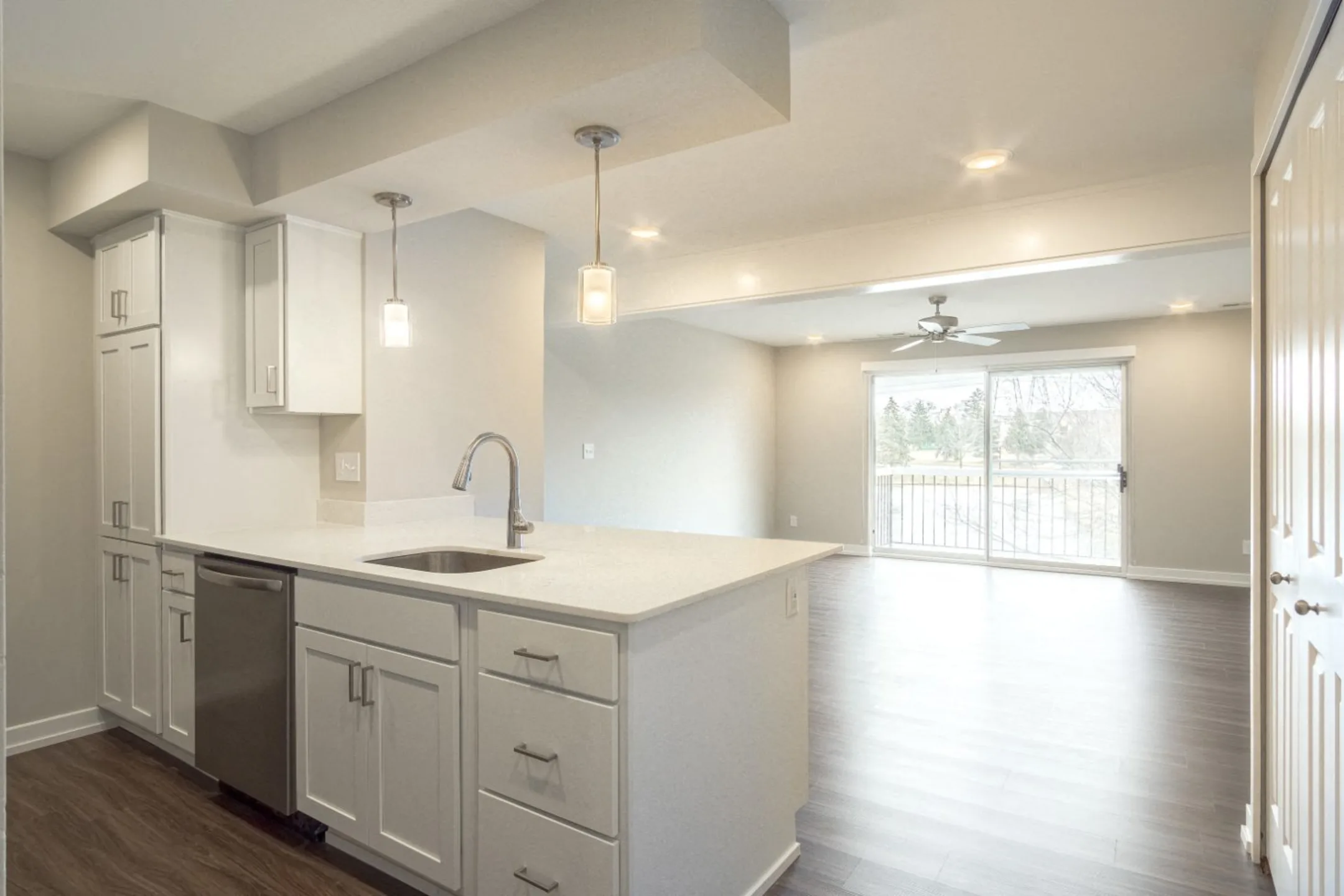 Hillside Apartments 31071 Lakeview Blvd Wixom, MI Apartments for