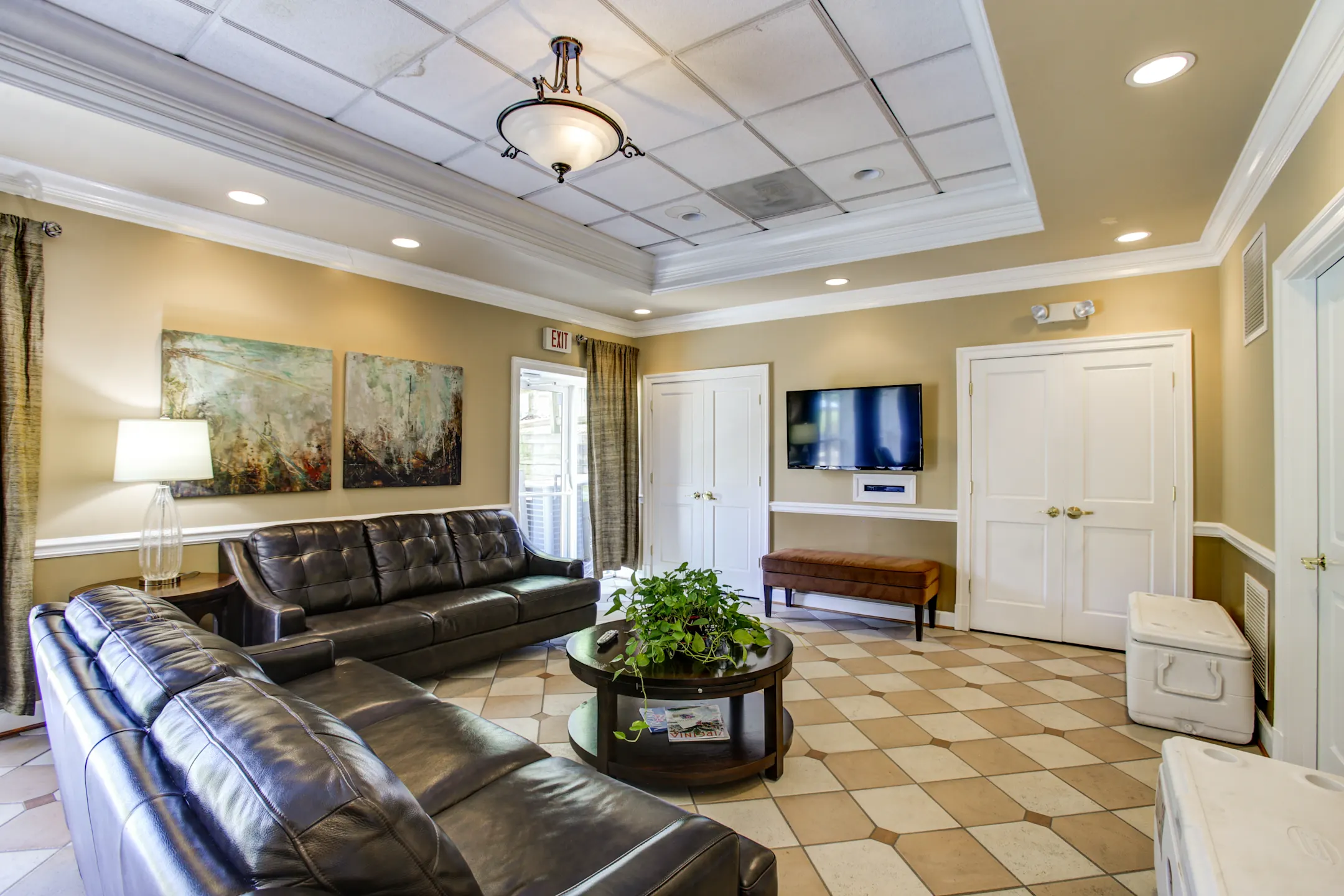 Living Room - Stuart Woods Apartments - Herndon, VA