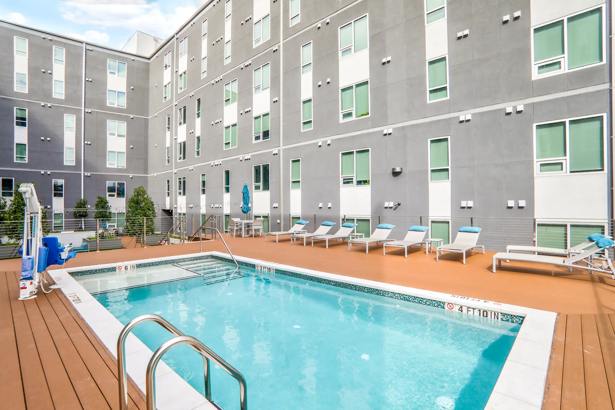 2424 Tulane Apartments New Orleans, LA 70119