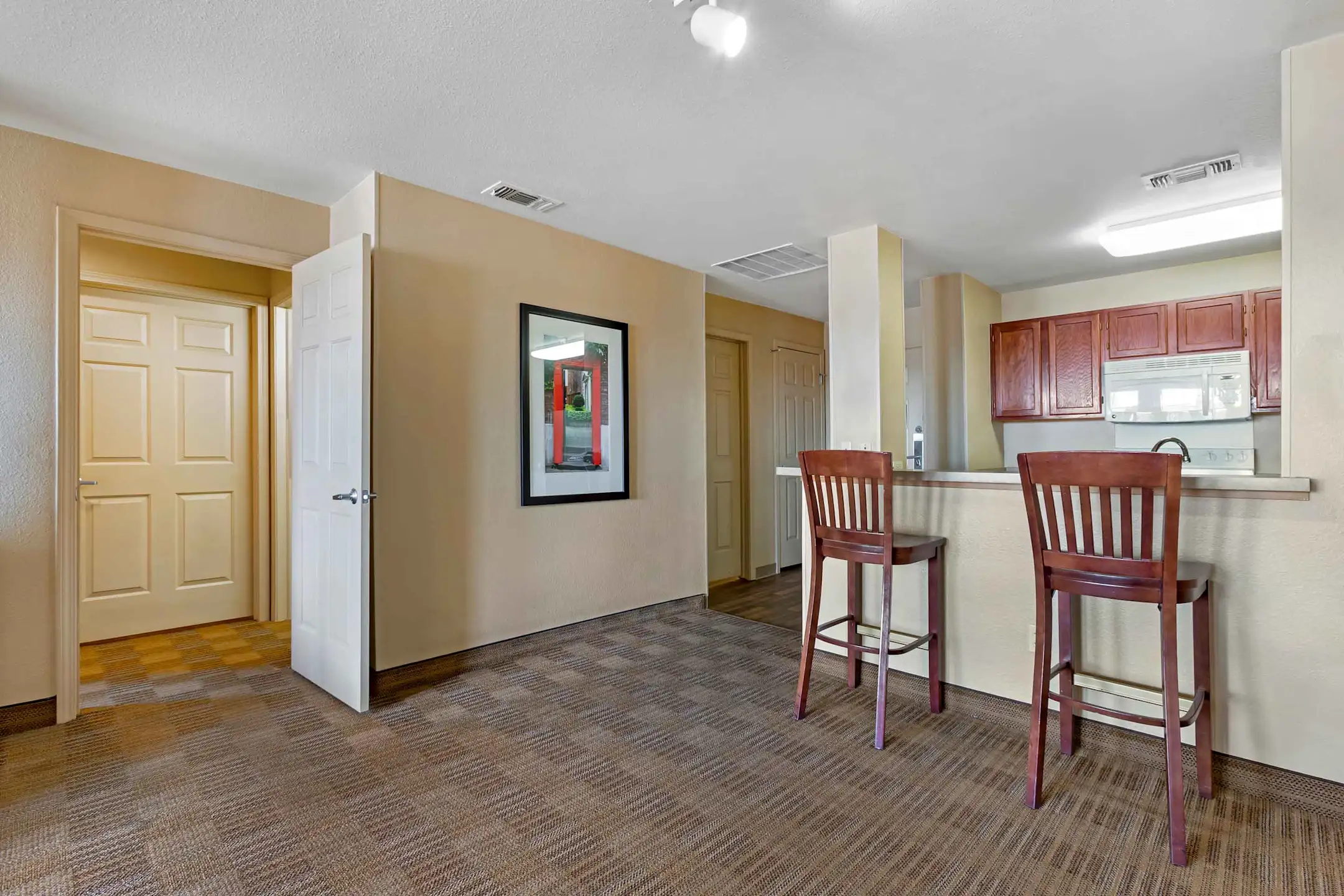 Dining Room - Furnished Studio - Albuquerque - Rio Rancho Blvd. - Rio Rancho, NM