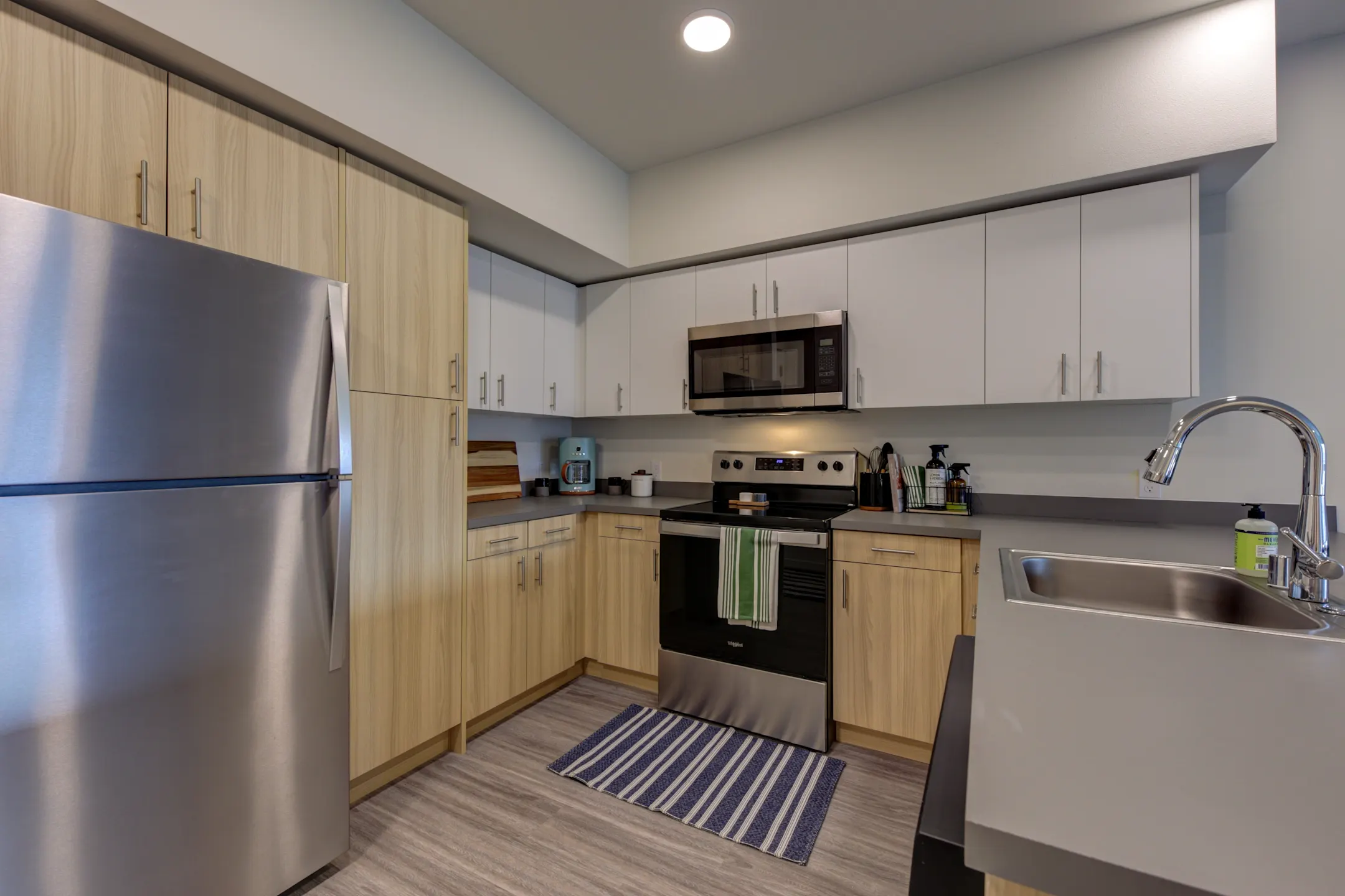 Hazel Apartments Edmonds, WA 98026