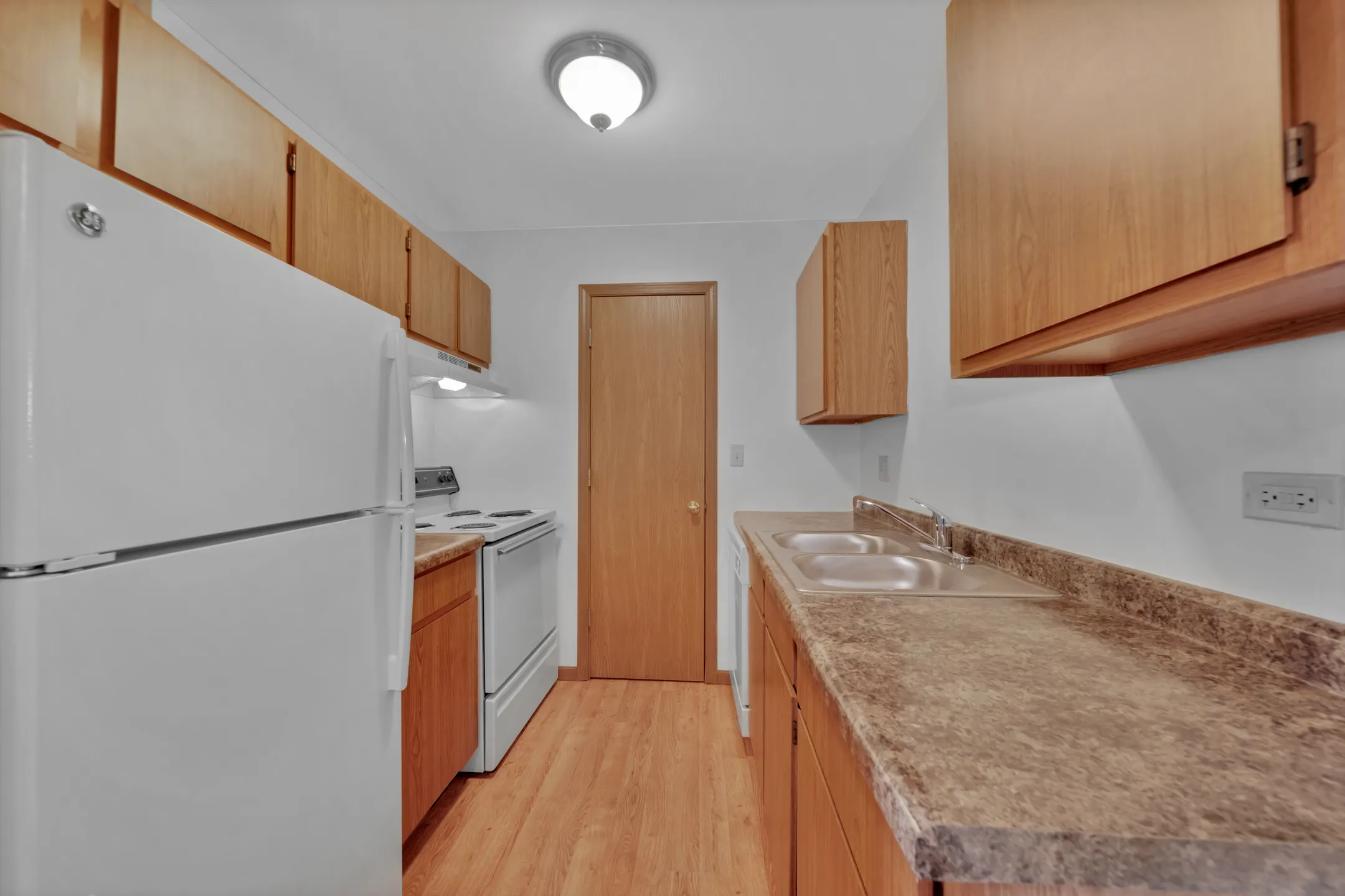 Kitchen - Northfield Court - Harvard, IL