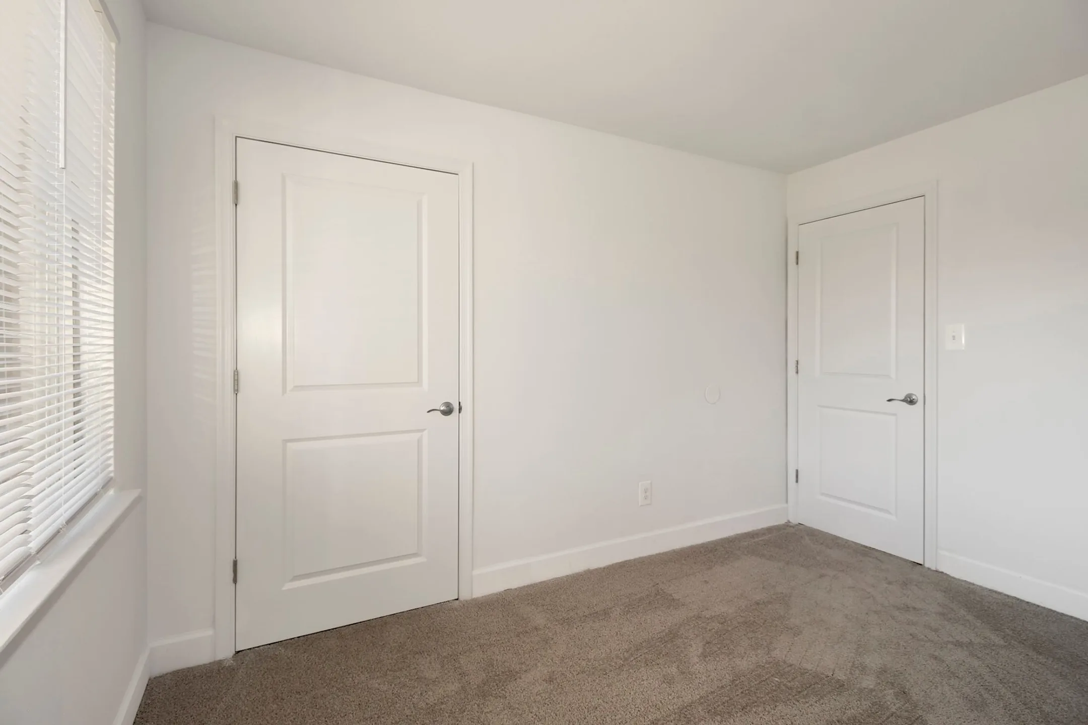 Bedroom - Satyr Hill Apartments - Parkville, MD