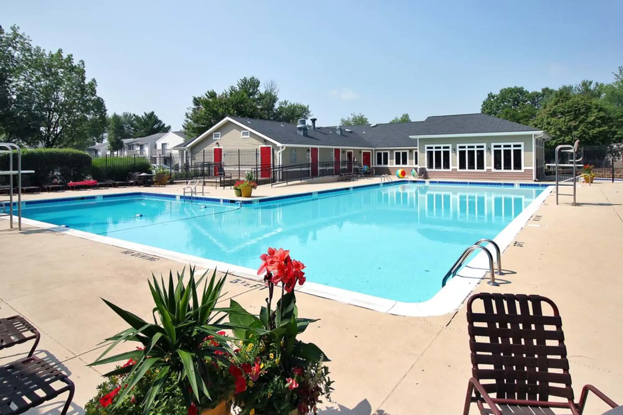 Pool - The Hamptons at Town Center - Germantown, MD
