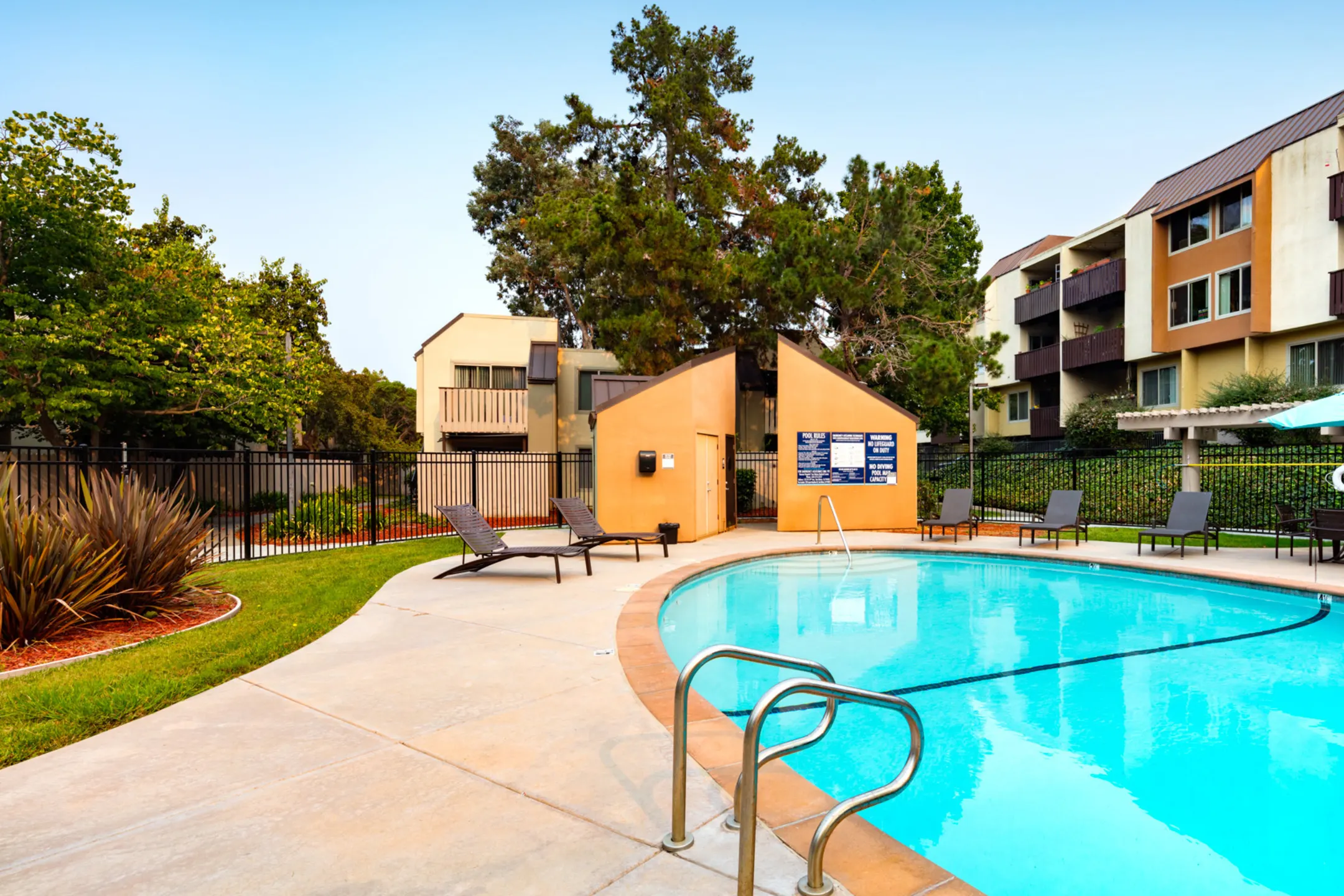 Pool - Laurel Crossing Apartments Homes - San Mateo, CA