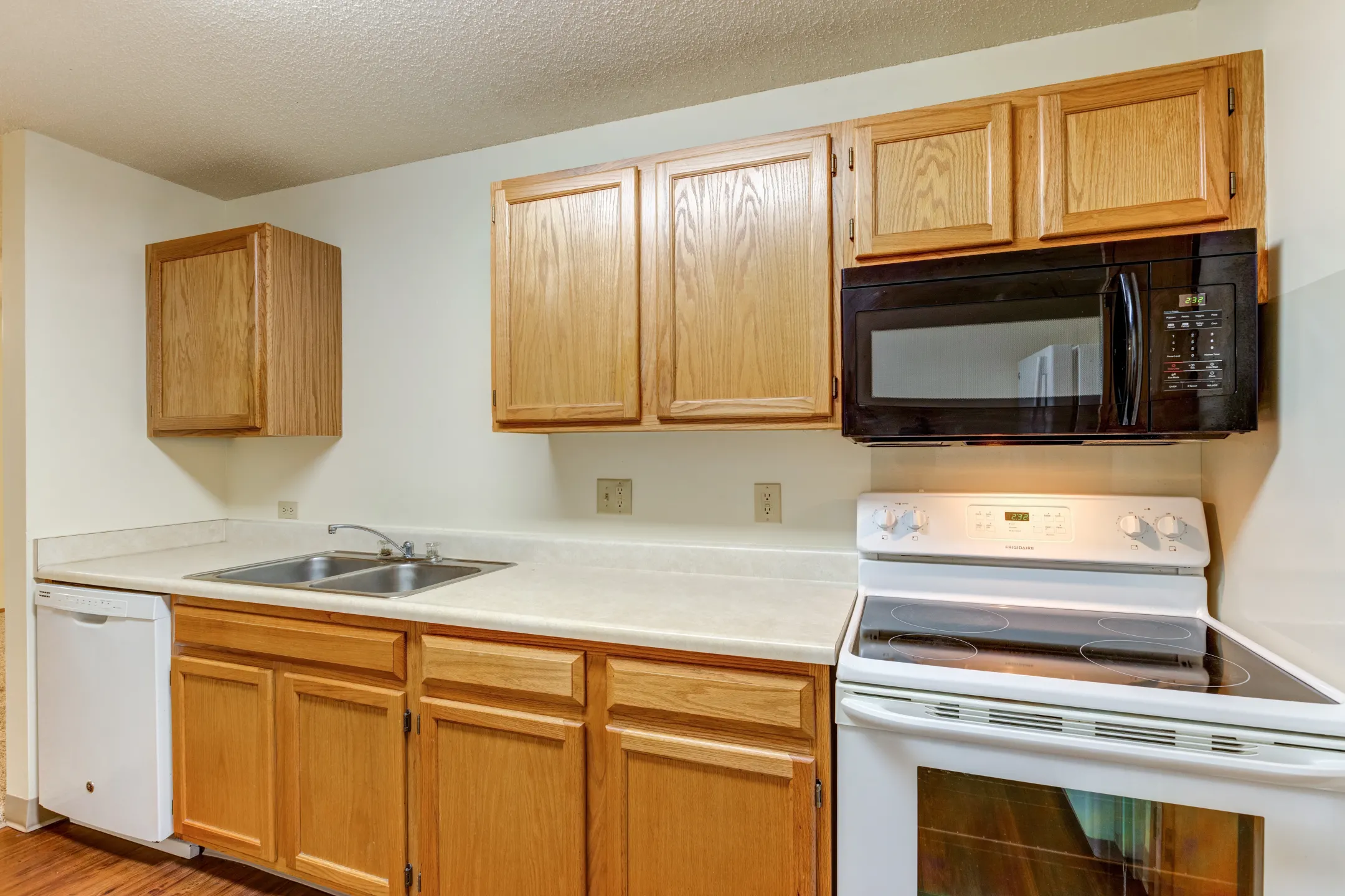 Cross Creek Apartments - 8704 Meredith Dr | Urbandale, IA for Rent | Rent.