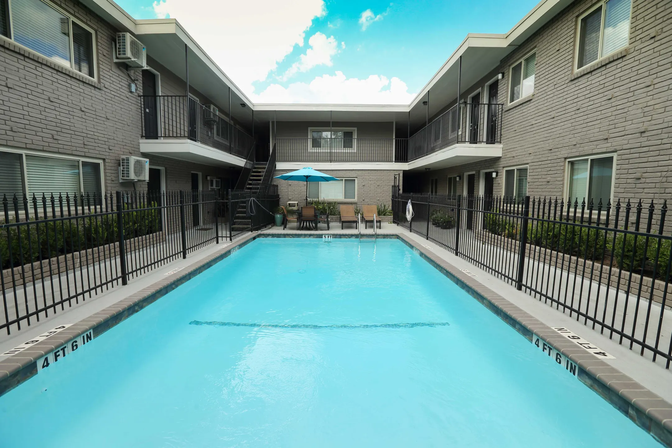 Pool - 220 West Alabama Street Apartments - Houston, TX