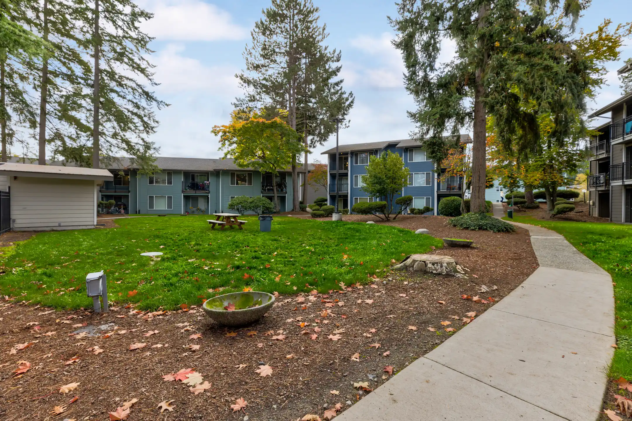 Beaver Creek and Beaver Cove Apartments Apartments Lynnwood, WA 98036