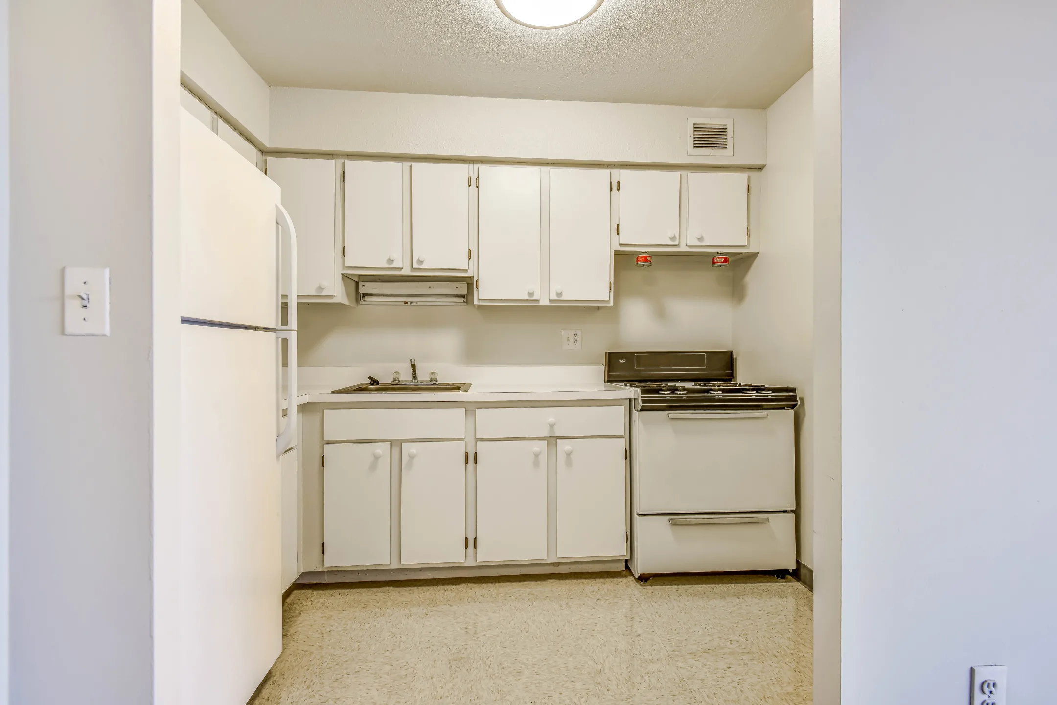 Newfield Towers Apartments - Middletown, CT 06457