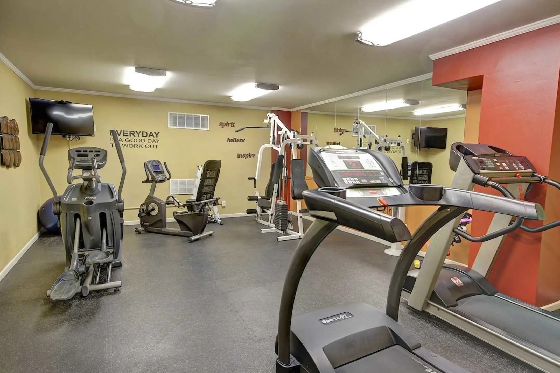 Fitness Weight Room - The Shoreham - Lakewood, OH