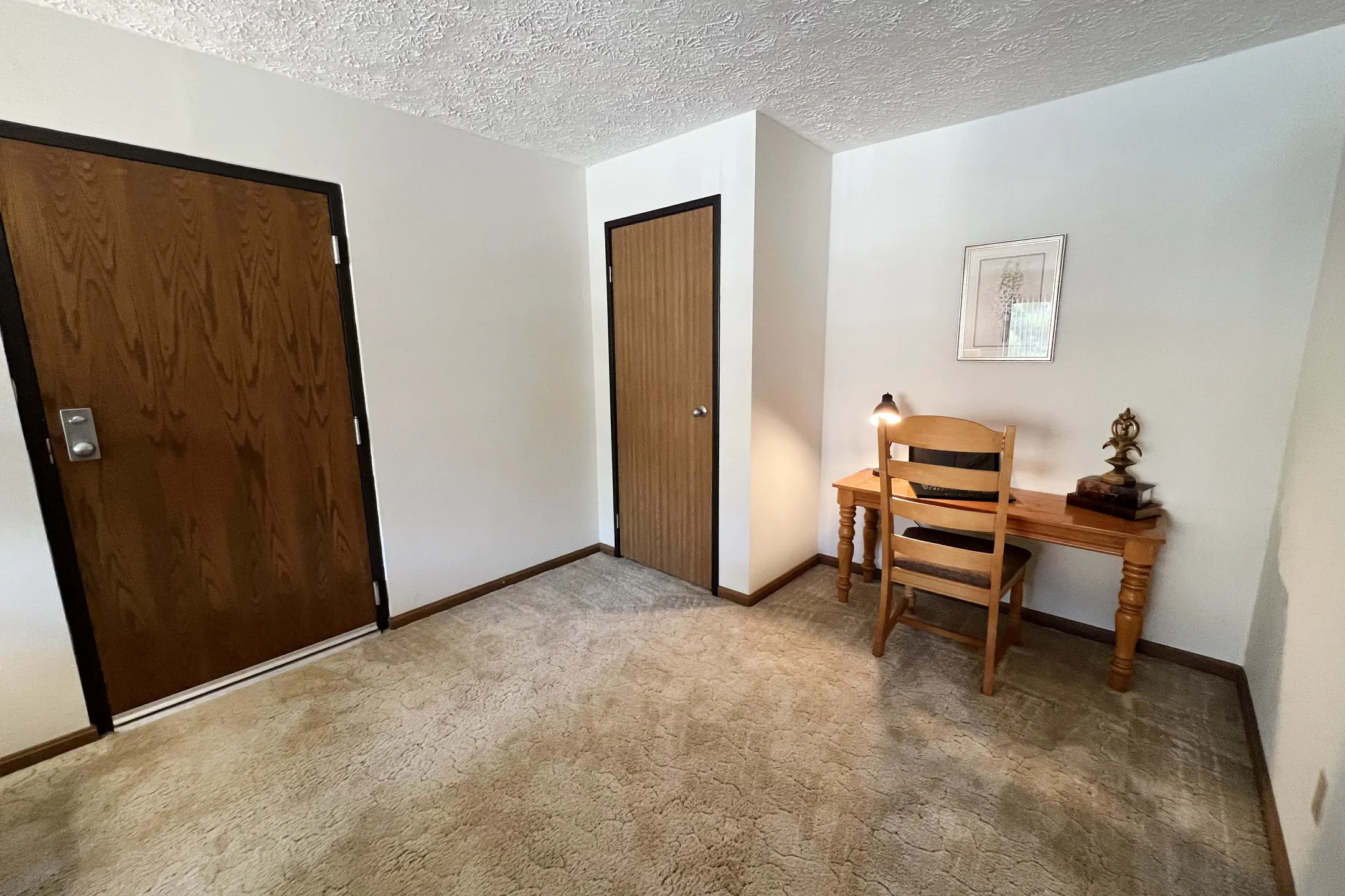 Bedroom - Colonial Village Apartments - Crescent Springs, KY