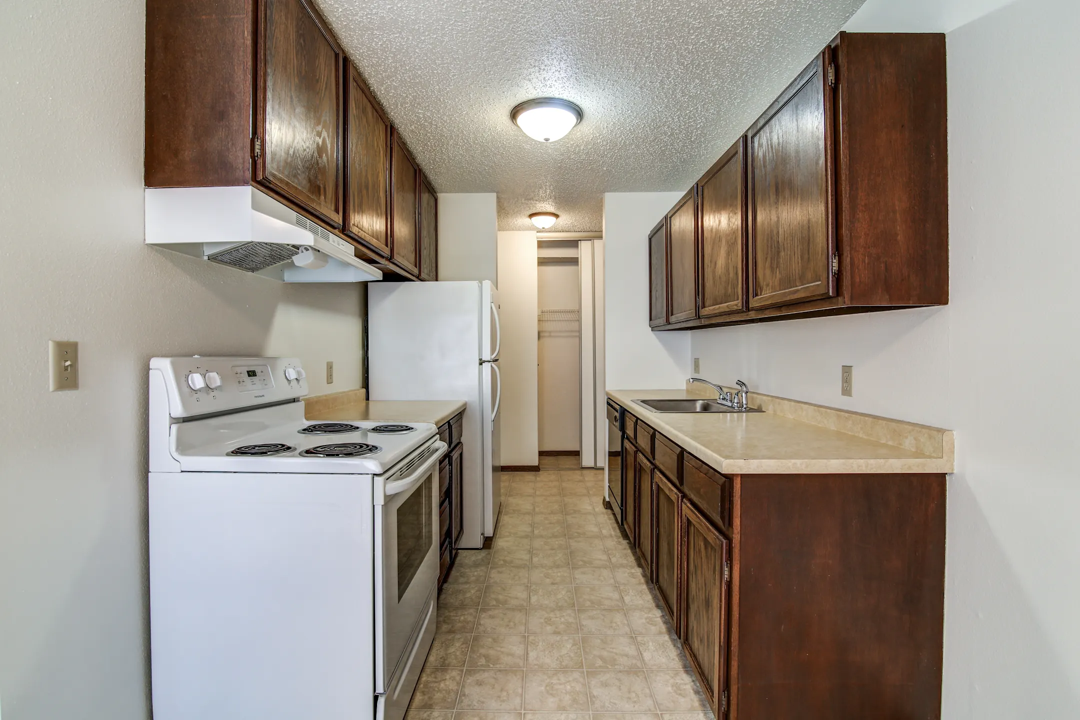 Kitchen - Crestview Manor Apartments - Bismarck, ND