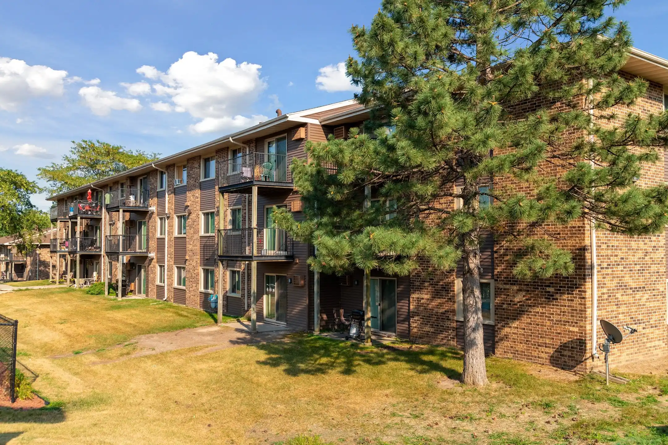 Building - The Village at Westchester - Des Moines, IA
