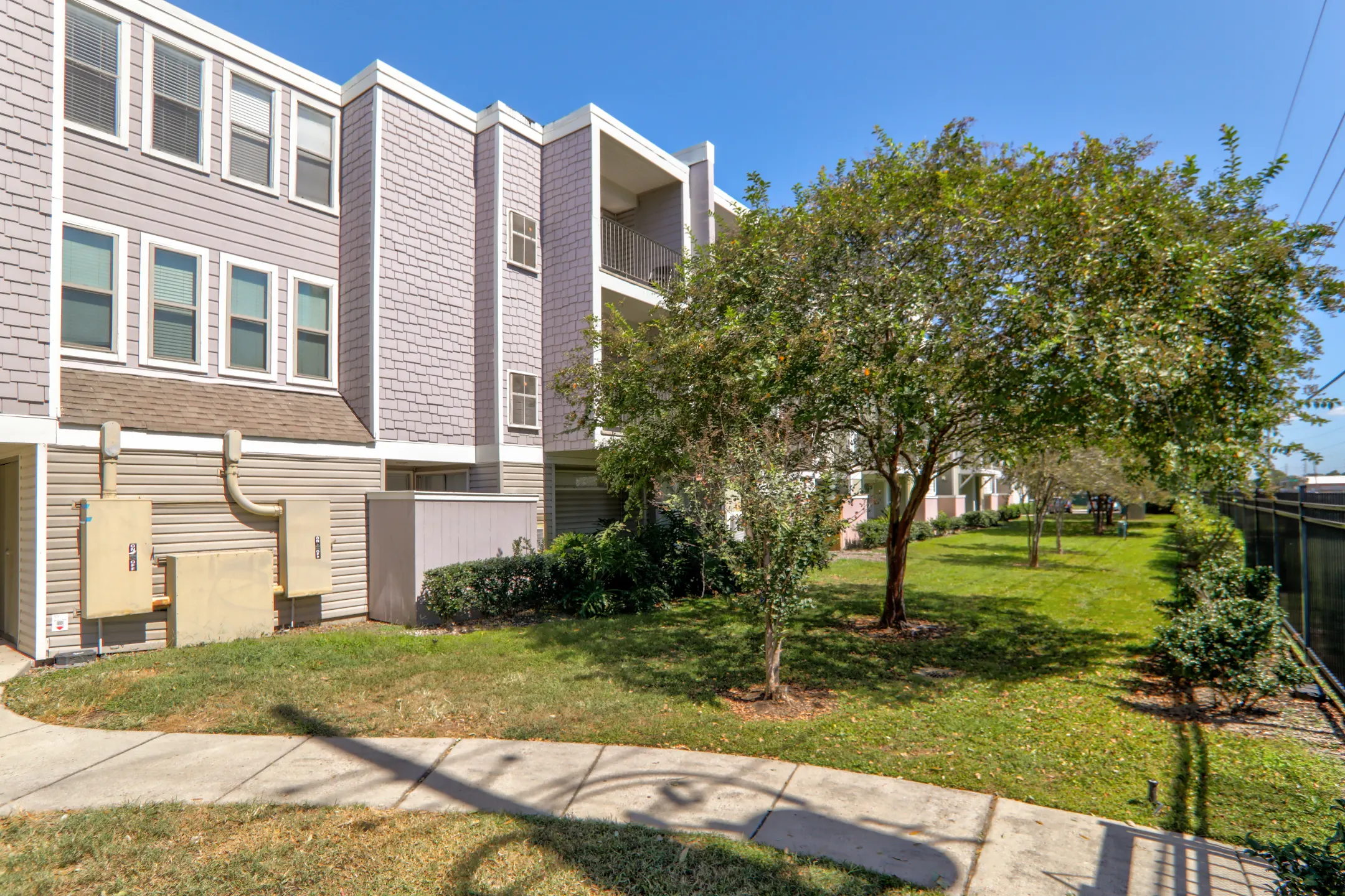 Chateau Napoleon 2300 Edenborn Ave Metairie, LA Apartments for Rent
