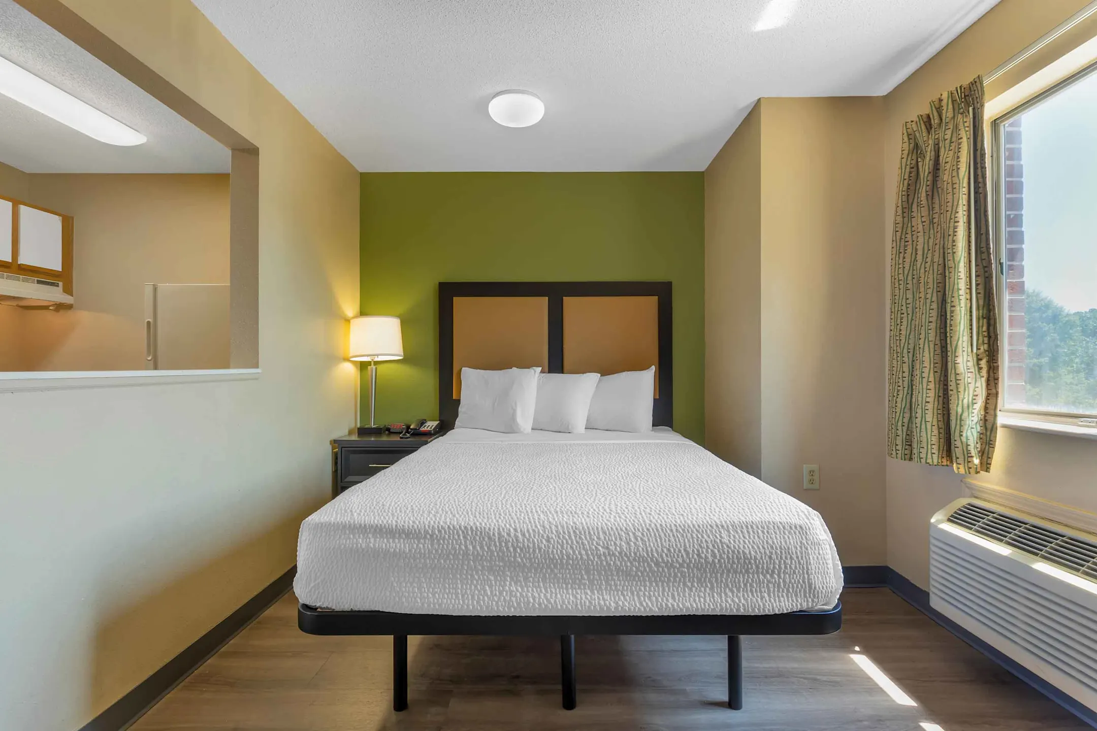 Furnished Studio Columbia West Stoneridge Dr. Apartments