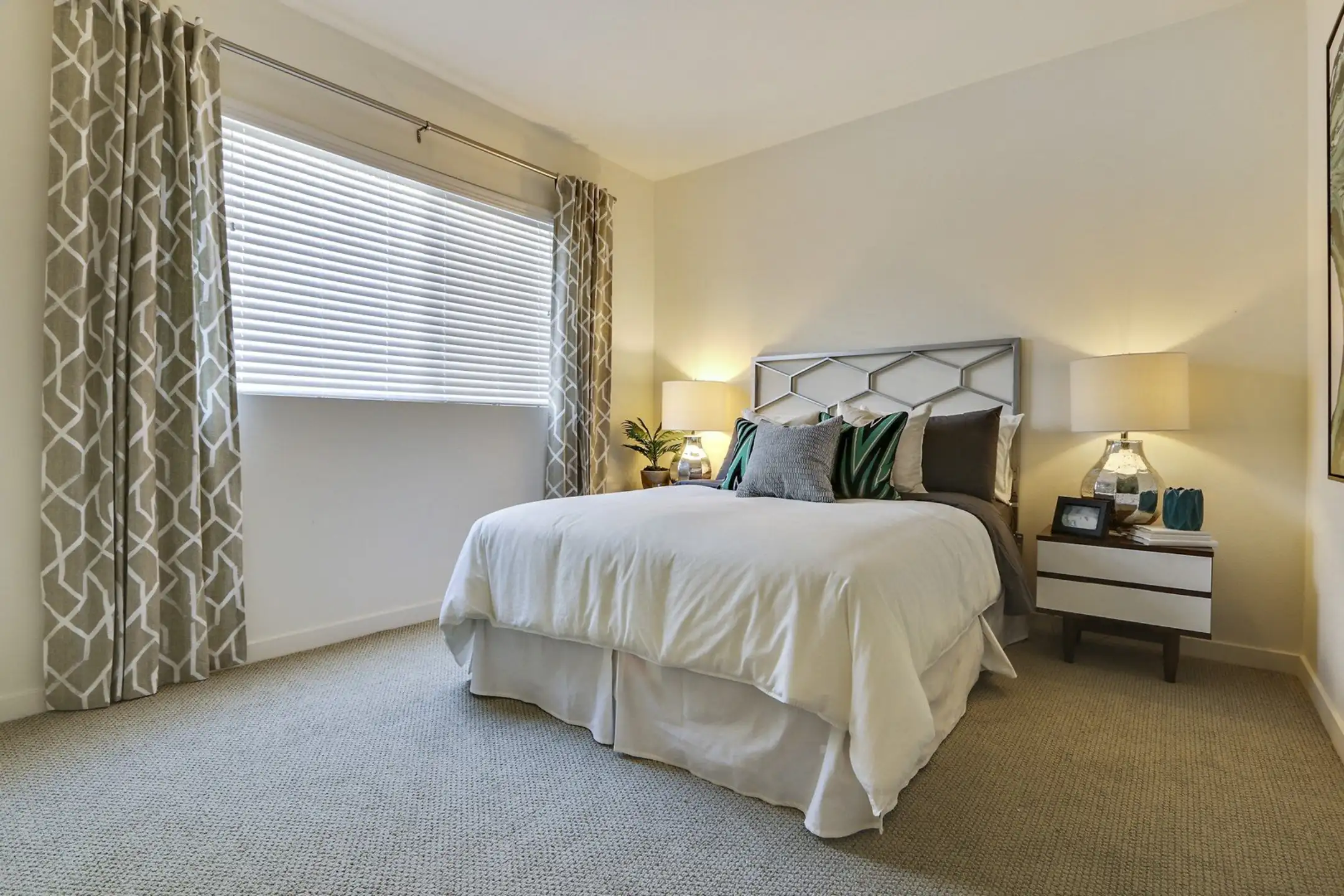 Bedroom - Vues on Gordon - Hollywood, CA