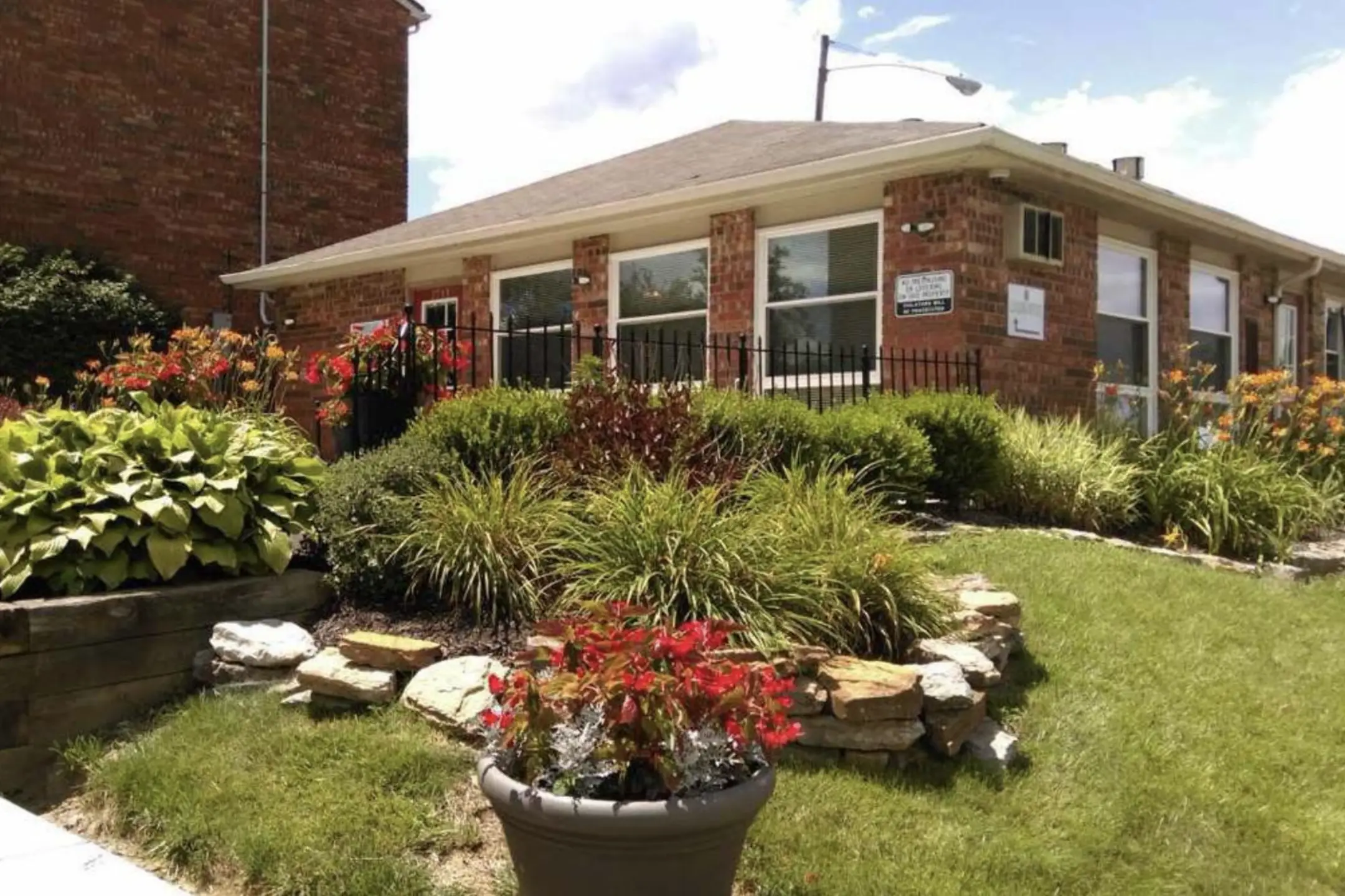 Woodland Village & Colerain Crossing 2753 Townterrace Dr Cincinnati