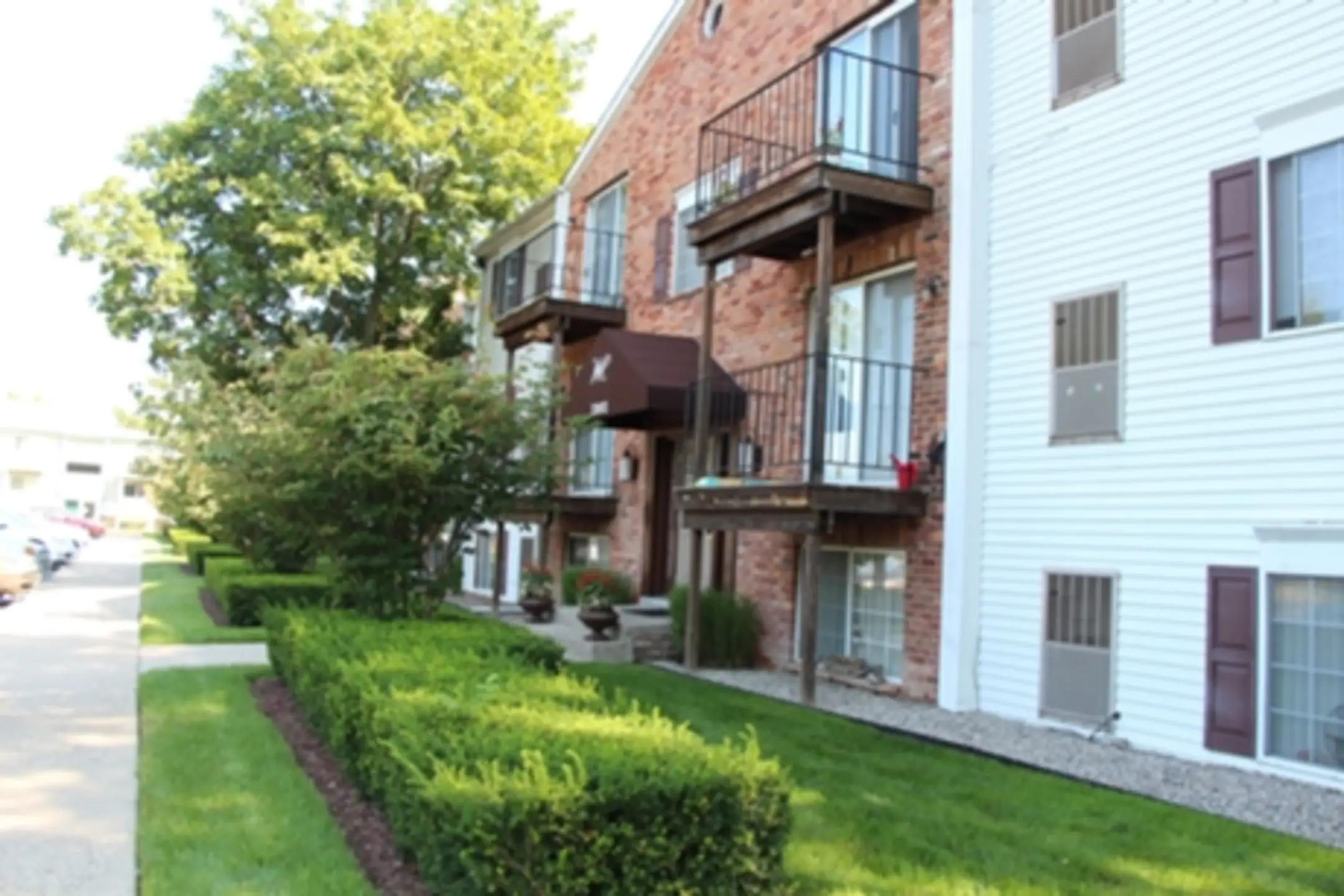 Building - Walnut Creek Apartments - Farmington Hills, MI