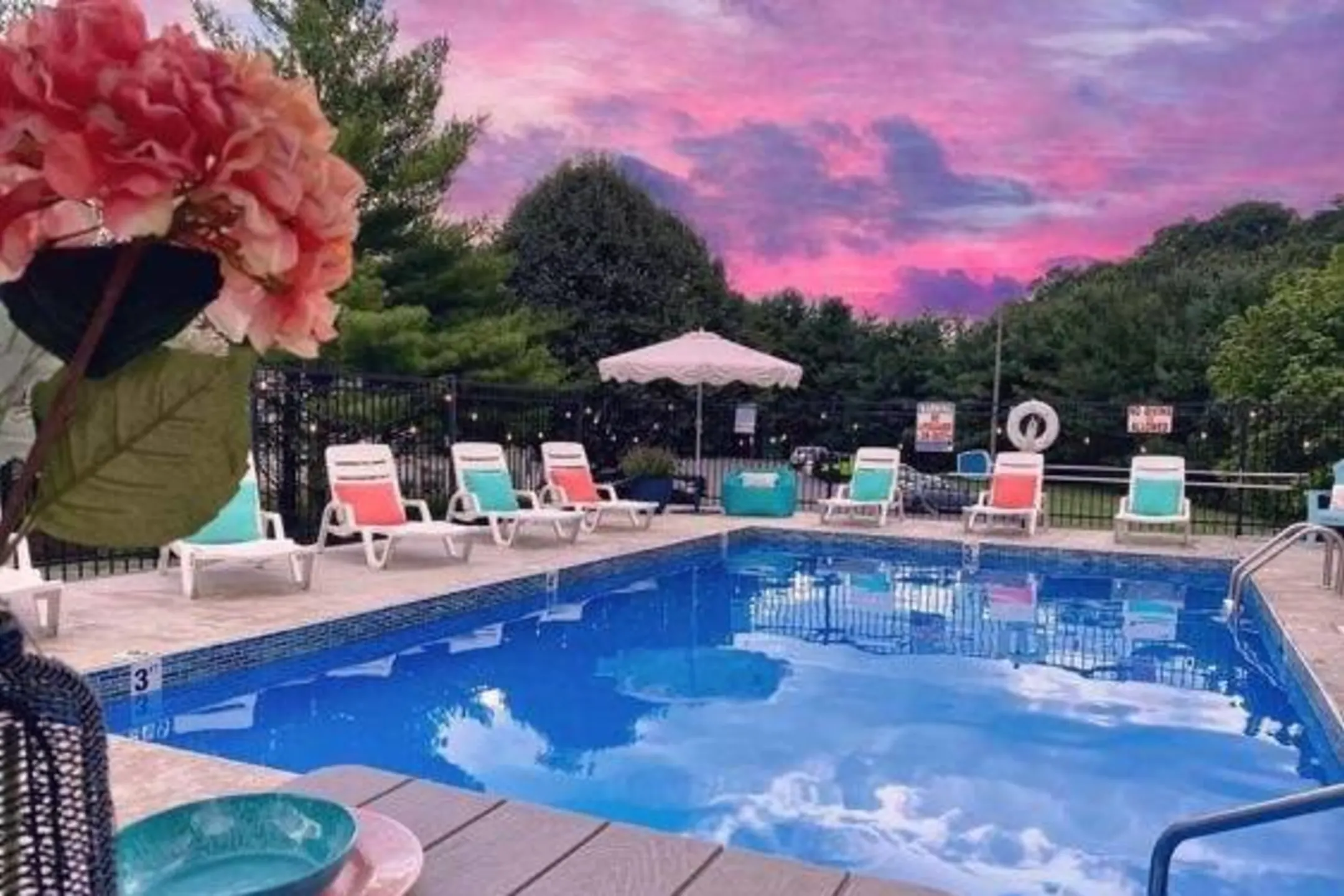 Pool - Apple Villa Apartments - Blountville, TN