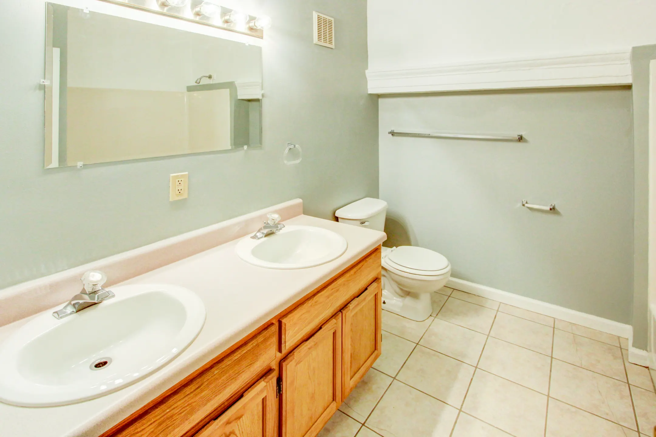 Bathroom - Clinton Square Suites - Syracuse, NY