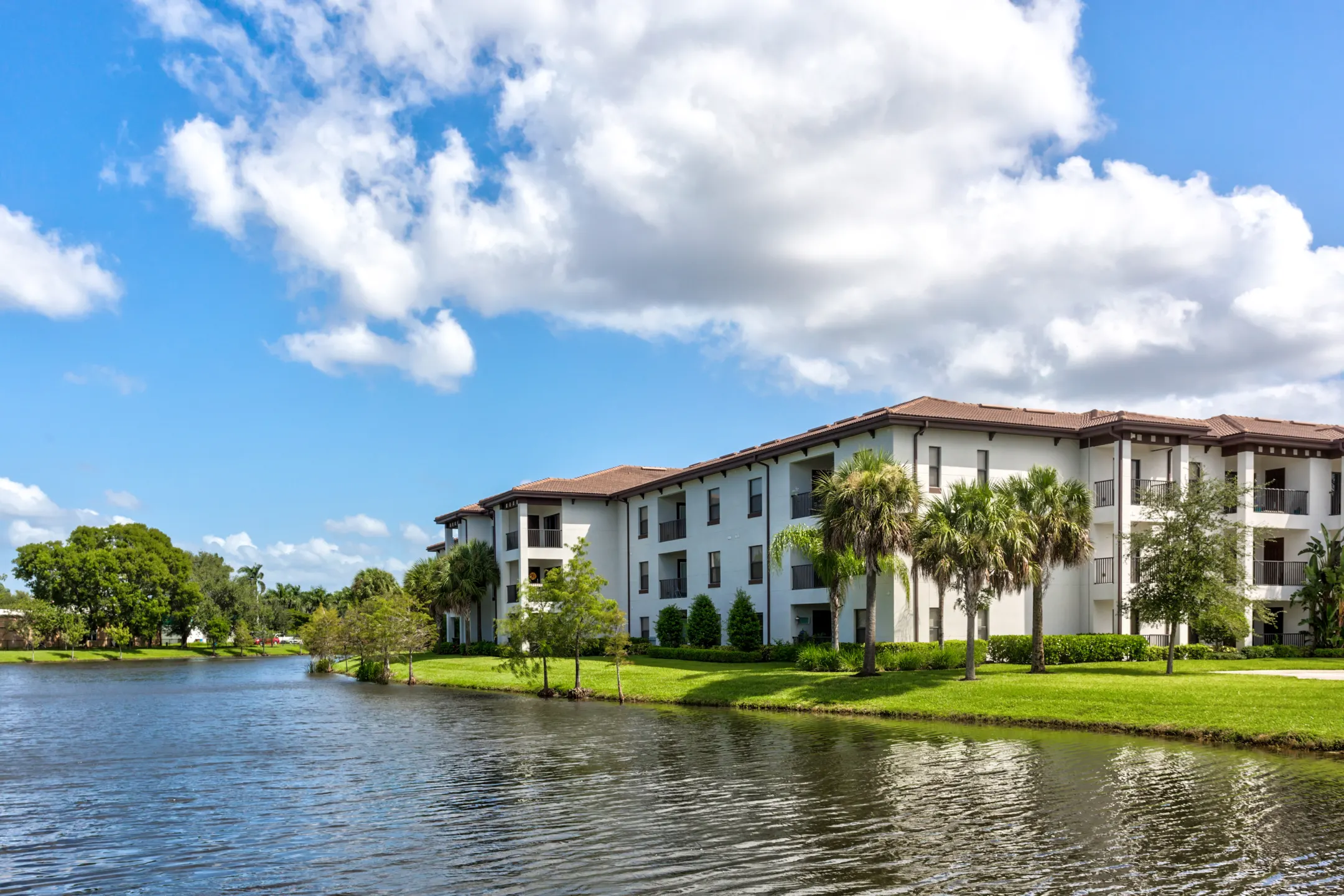 Building - Channelside Contemporary Living Apartments - Fort Myers, FL